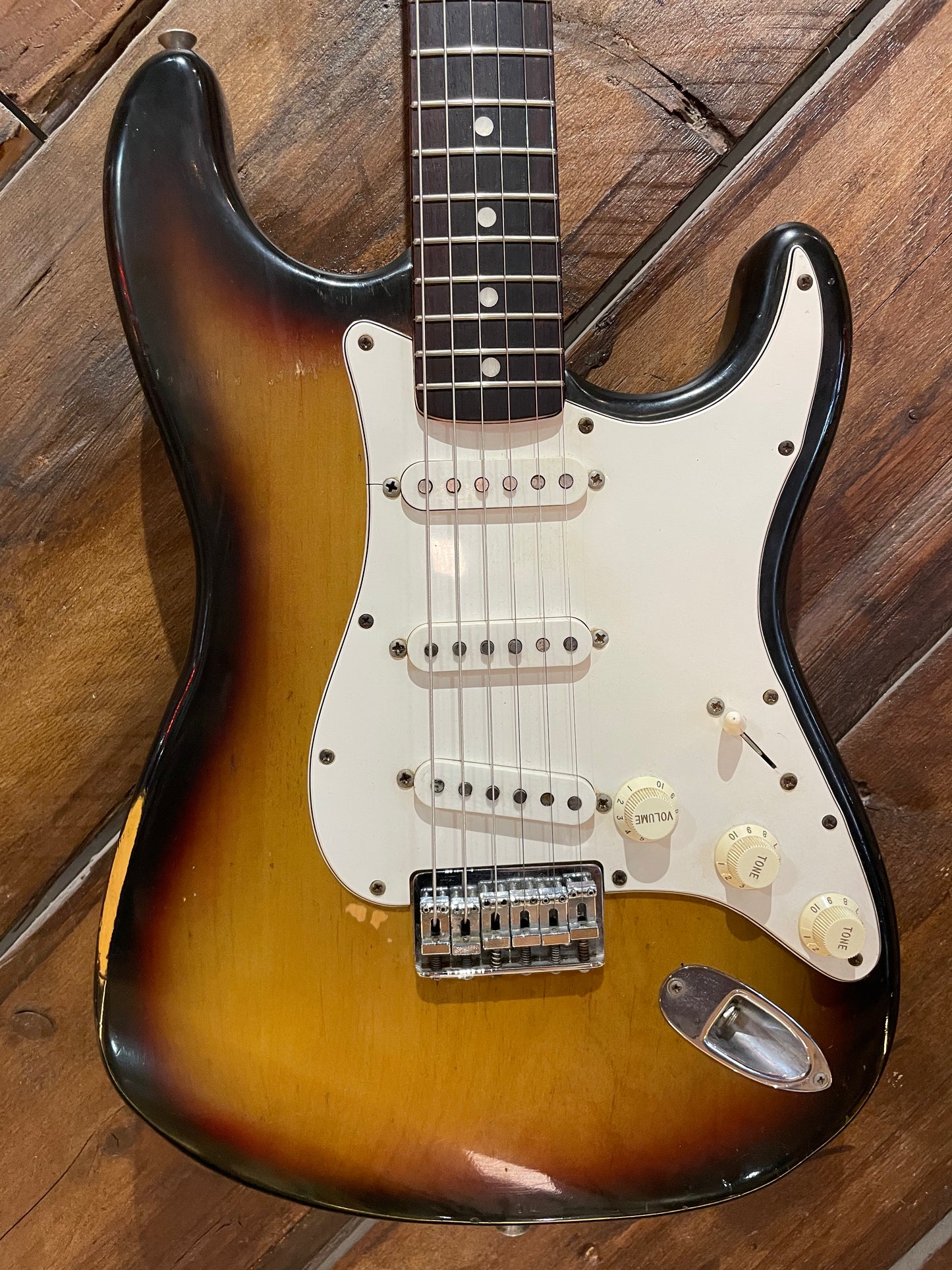 S/H 1974 Fender Stratocaster Hard Tail, Three Tone Sunburst