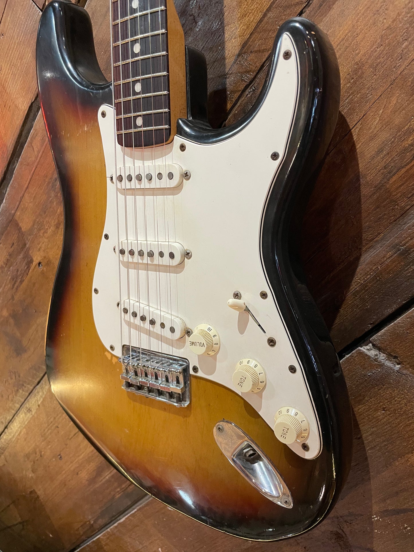 S/H 1974 Fender Stratocaster Hard Tail, Three Tone Sunburst