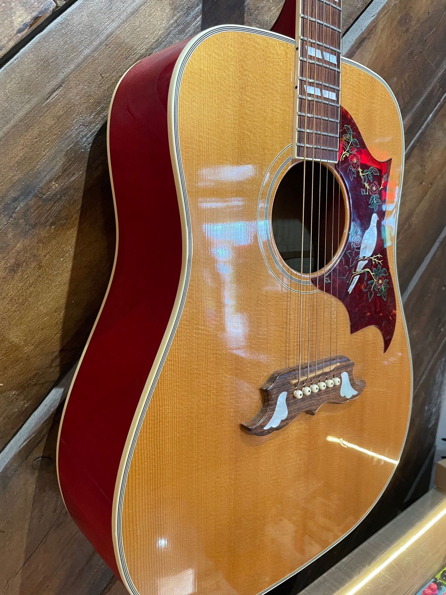 S/H 2007 Gibson Dove, Antique Natural