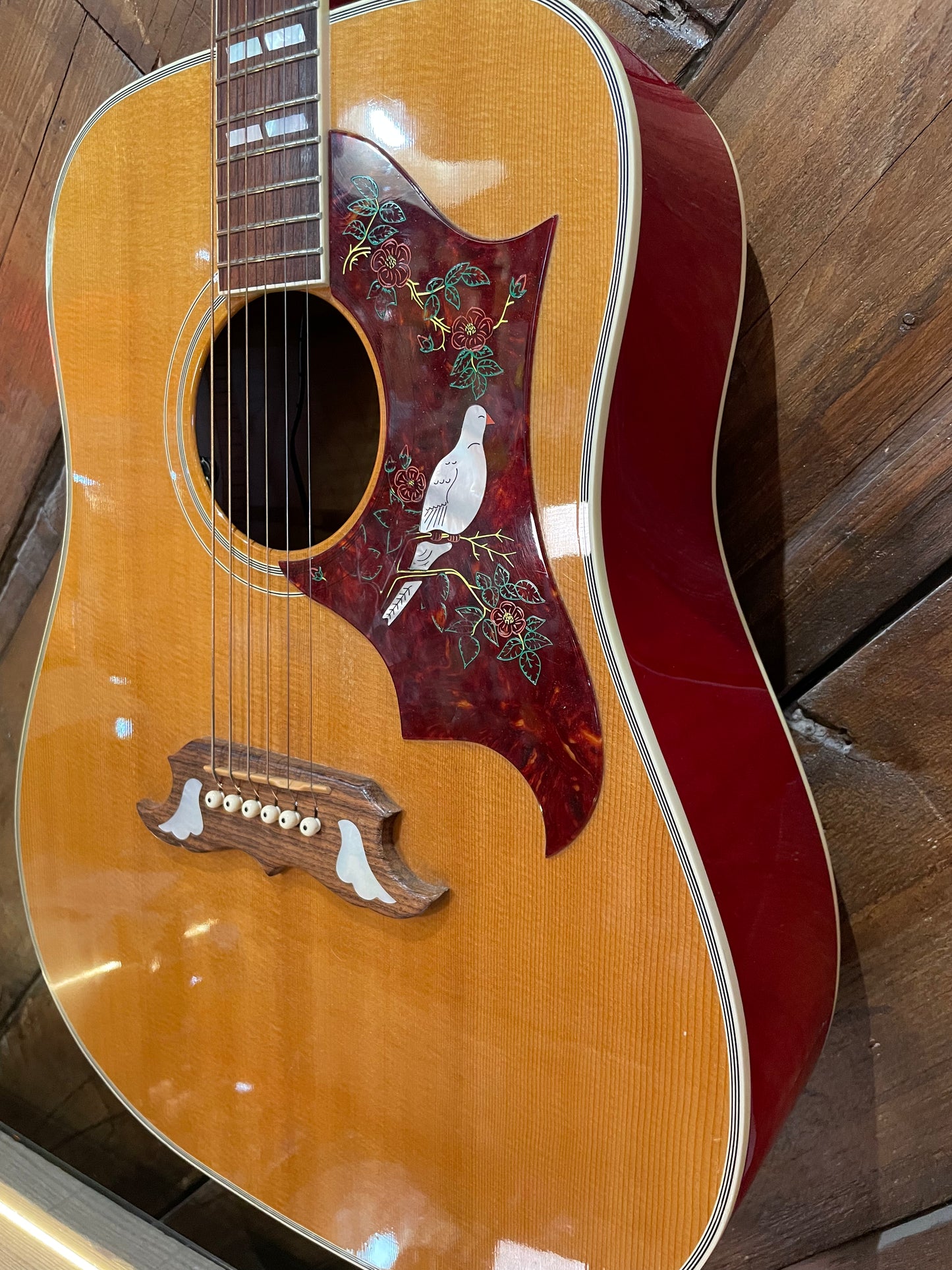 S/H 2007 Gibson Dove, Antique Natural
