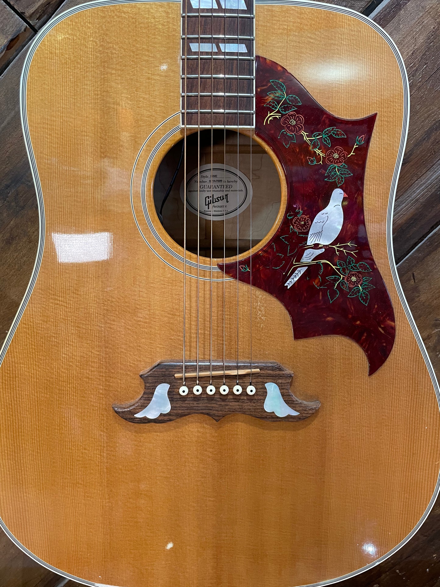 S/H 2007 Gibson Dove, Antique Natural