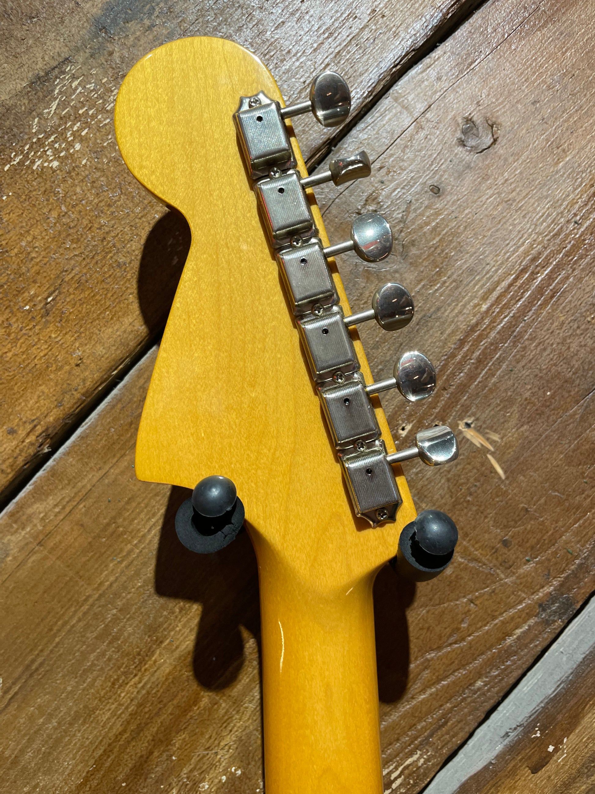 S/H 2003 Fender CIJ Jaguar JG60MH, Candy Apple Red