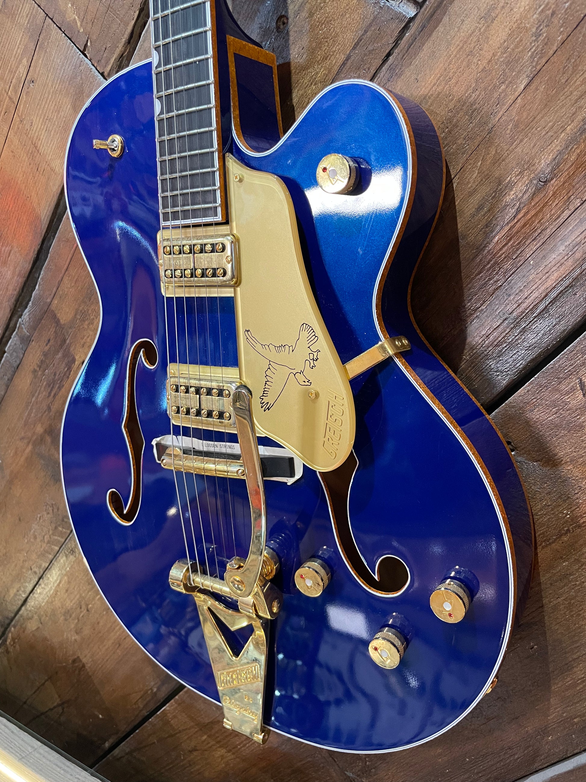 S/H Gretsch G6136T Limited Edition Falcon with String Thru Bigsby, Azure Blue Metallic