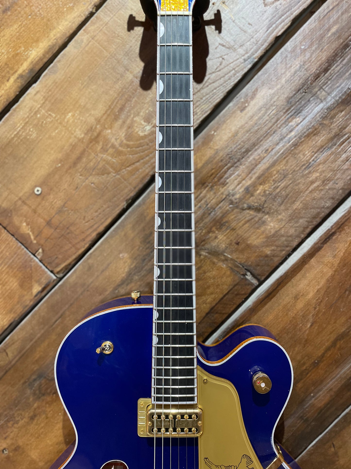 S/H Gretsch G6136T Limited Edition Falcon with String Thru Bigsby, Azure Blue Metallic