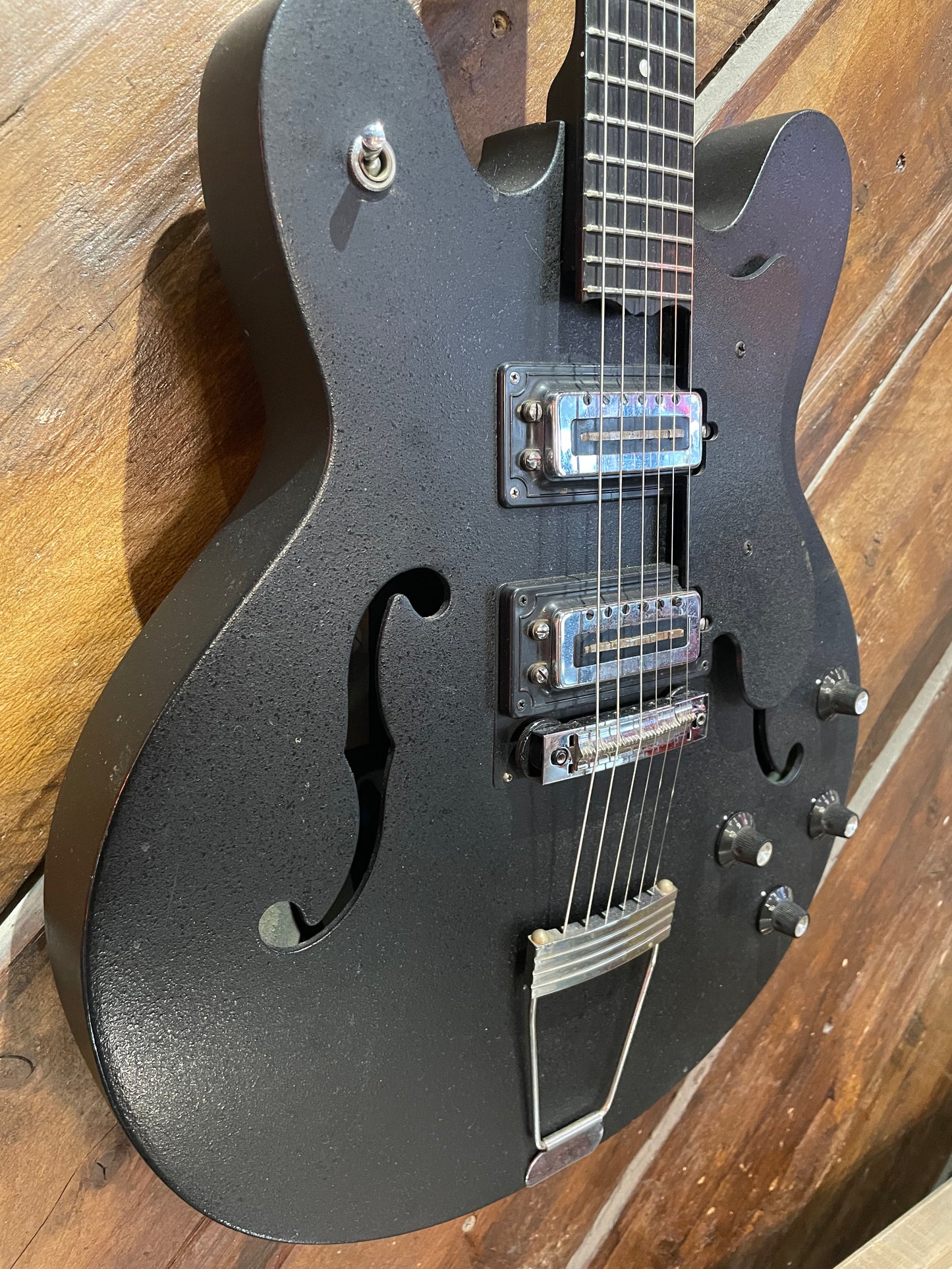 S/H 1970 Ovation USA Eclipse 1235 Hollow-Body Electirc Guitar, Black