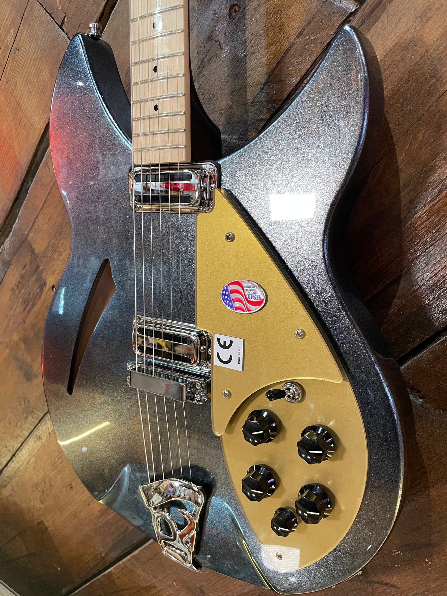 Rickenbacker Limited Edition 330 VP, Jetglo Pearlstar