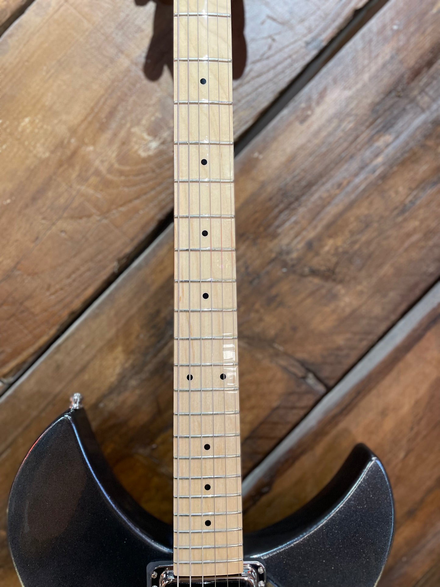 Rickenbacker Limited Edition 330 VP, Jetglo Pearlstar