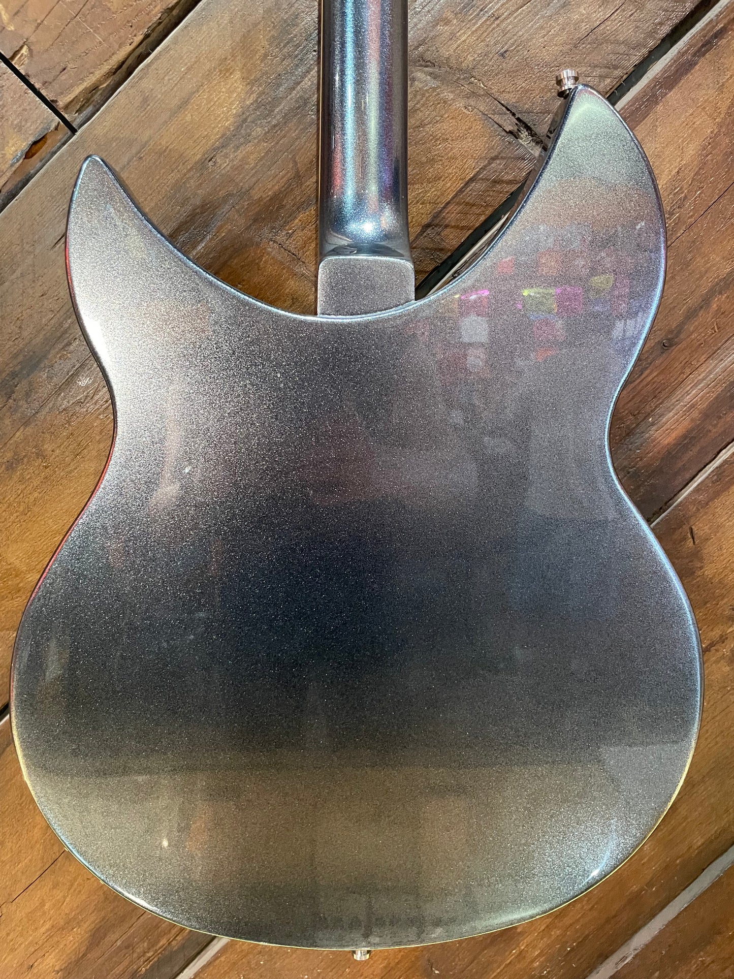 Rickenbacker Limited Edition 330 VP, Jetglo Pearlstar
