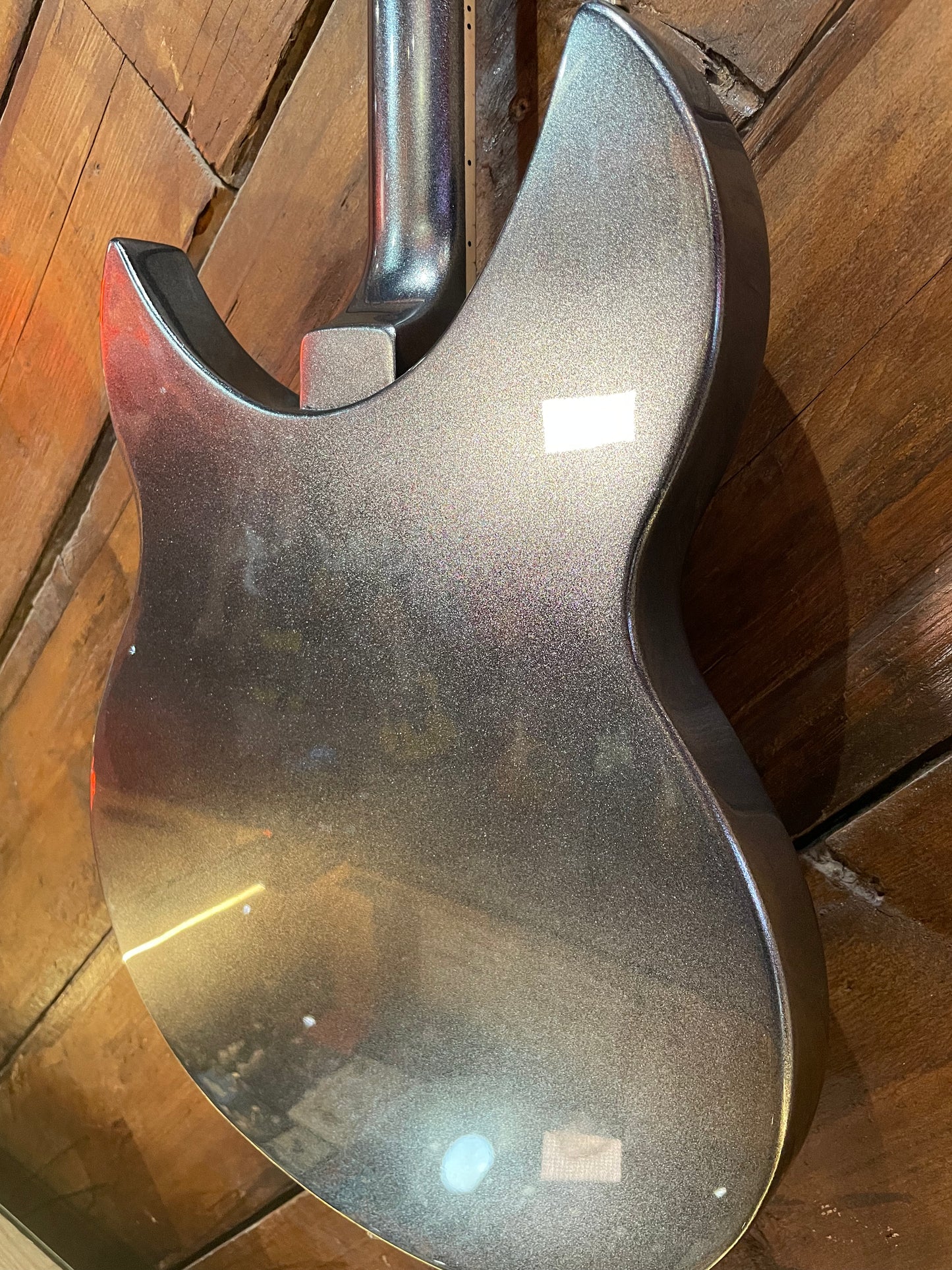 Rickenbacker Limited Edition 330 VP, Jetglo Pearlstar