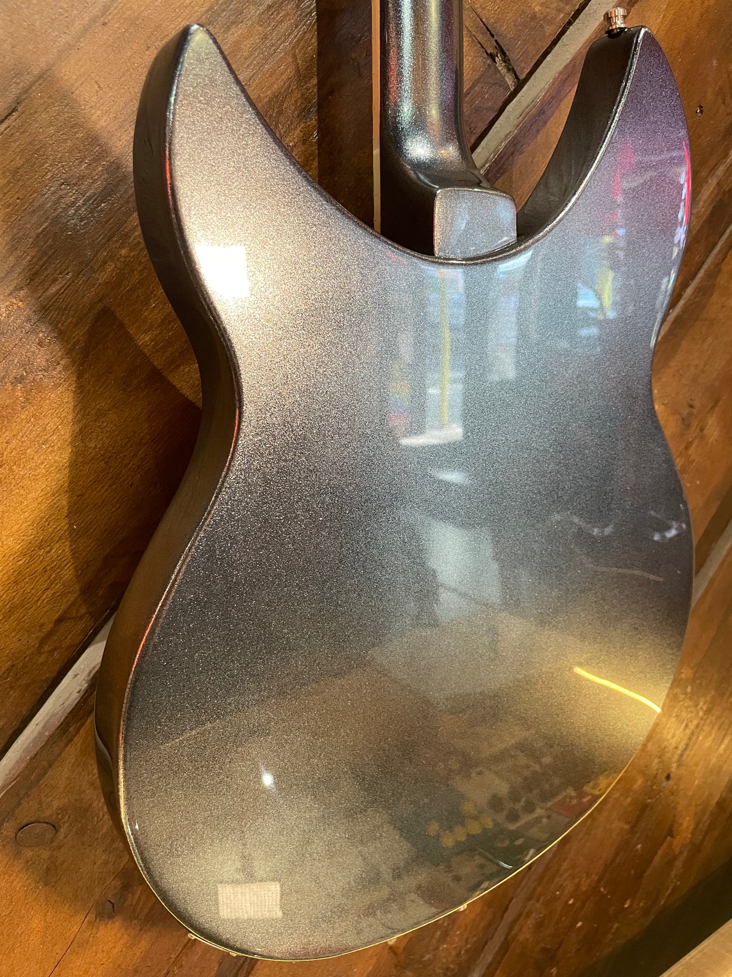 Rickenbacker Limited Edition 330 VP, Jetglo Pearlstar