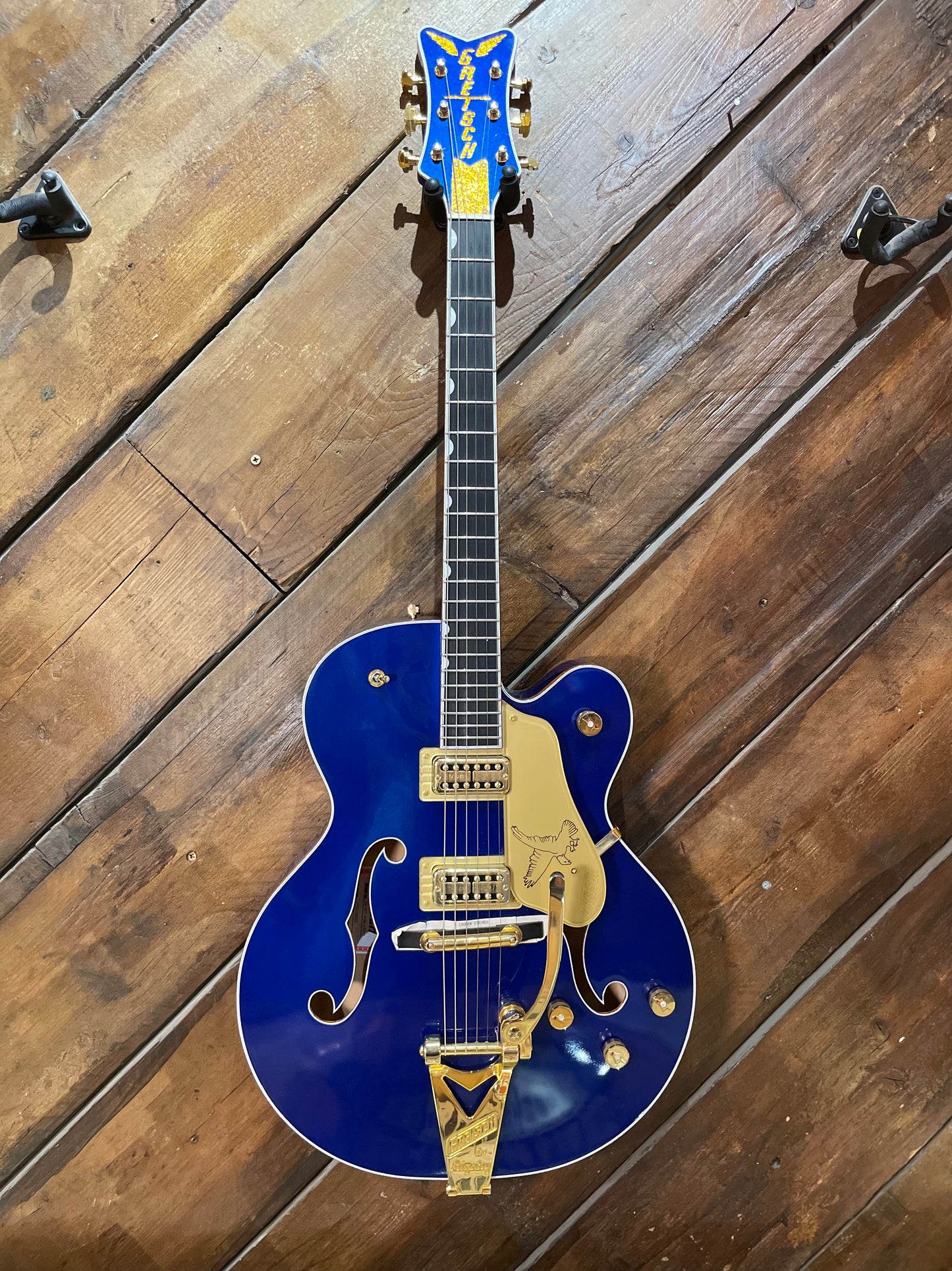S/H Gretsch G6136T Limited Edition Falcon with String Thru Bigsby, Azure Blue Metallic