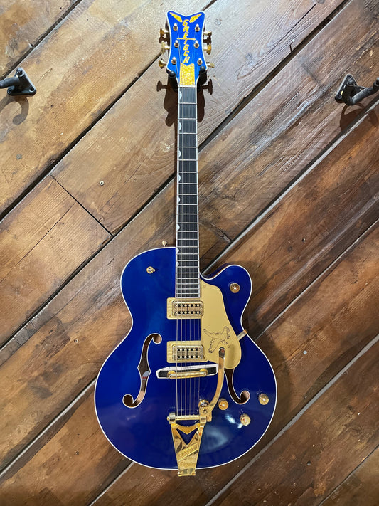 S/H Gretsch G6136T Limited Edition Falcon with String Thru Bigsby, Azure Blue Metallic