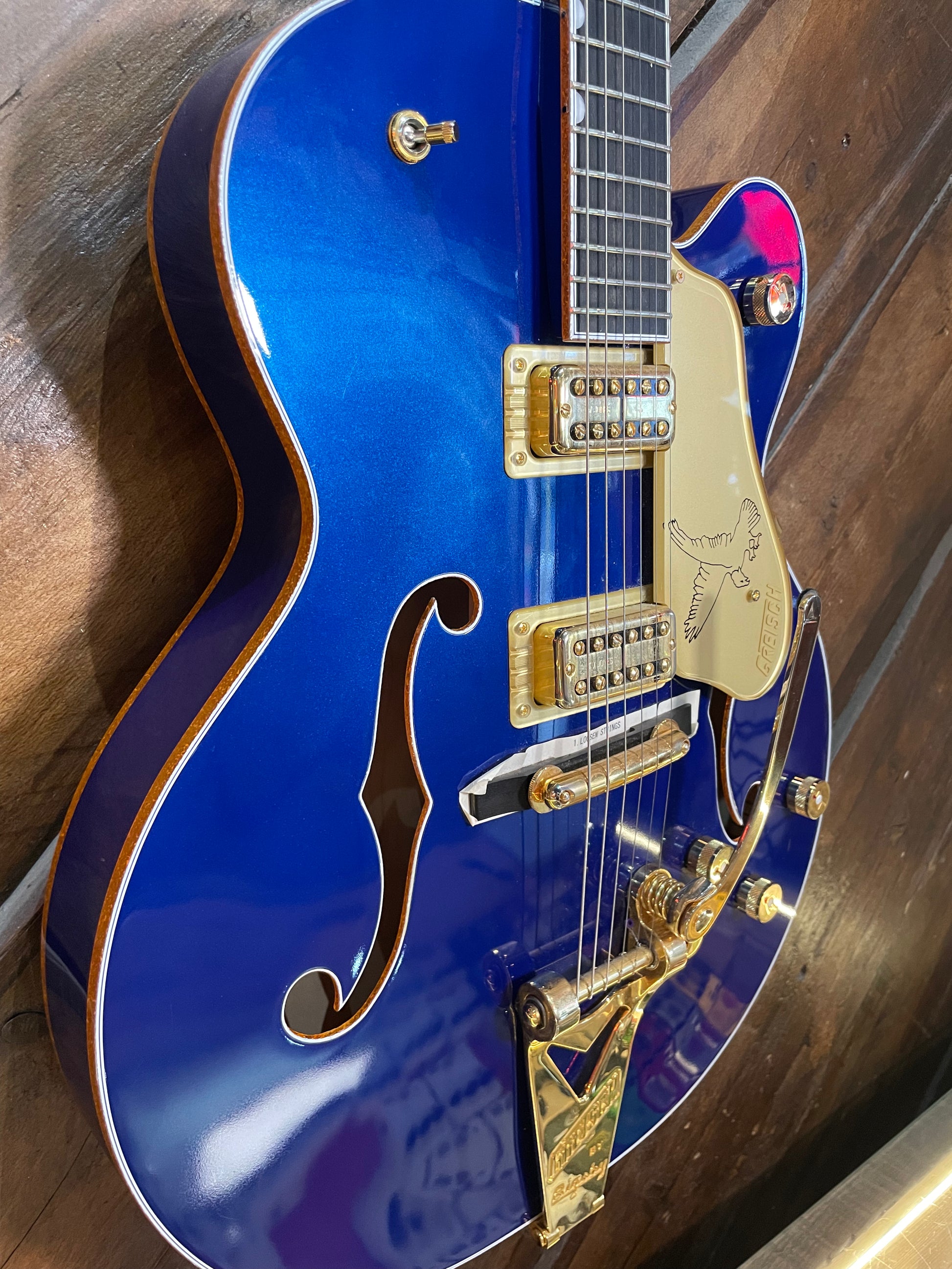 S/H Gretsch G6136T Limited Edition Falcon with String Thru Bigsby, Azure Blue Metallic