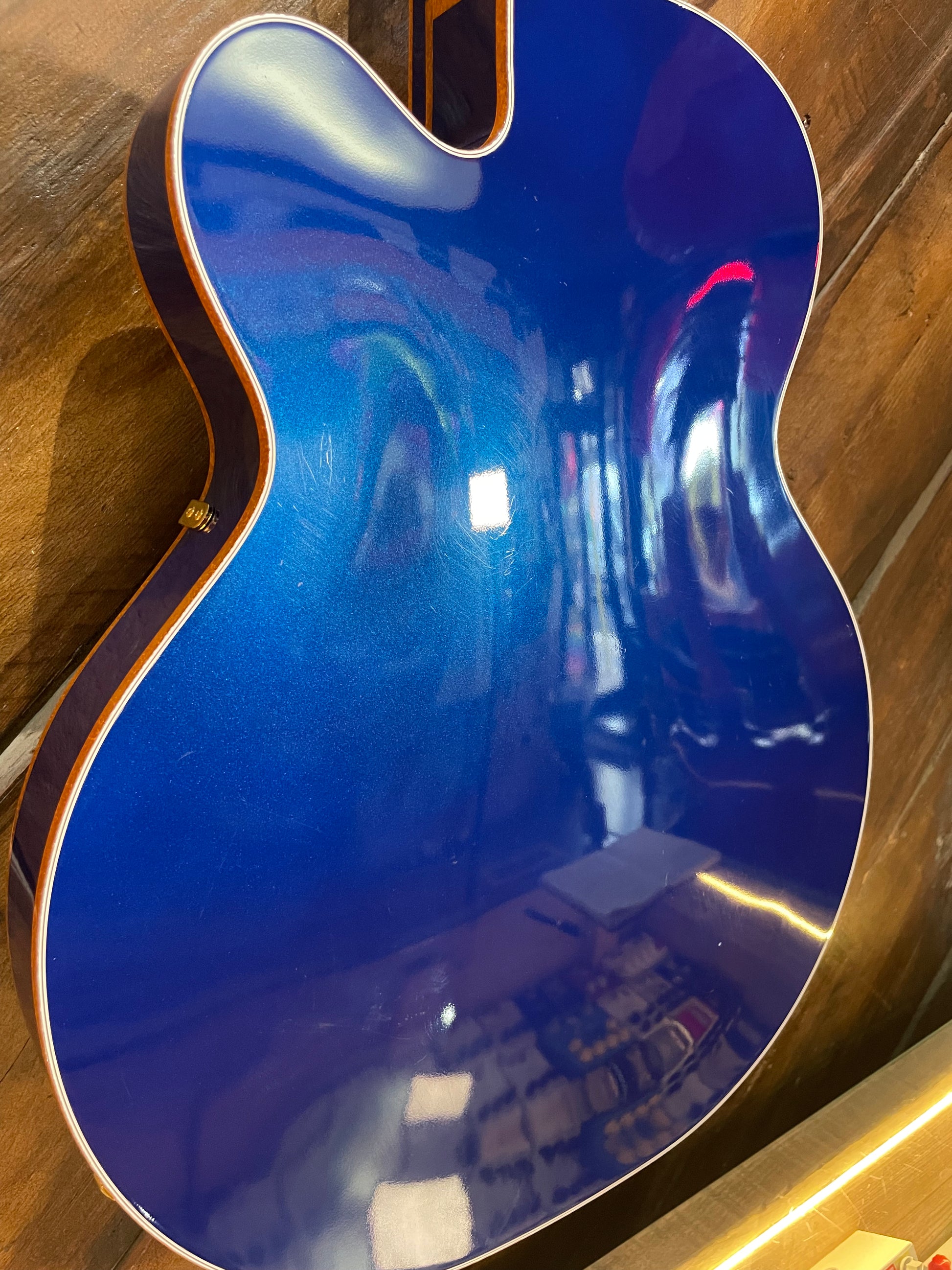 S/H Gretsch G6136T Limited Edition Falcon with String Thru Bigsby, Azure Blue Metallic