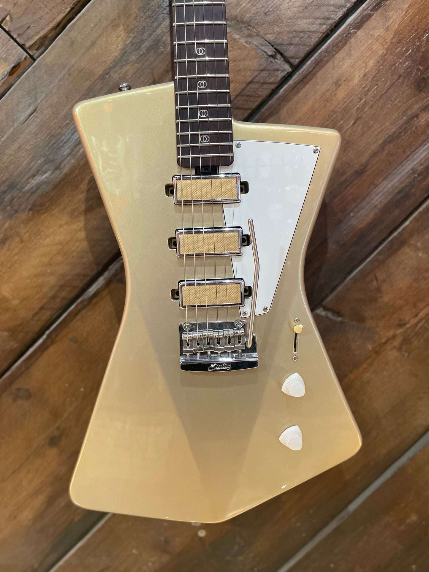 S/H Sterling By Music Man St Vincent Signature Goldie, Cashmere