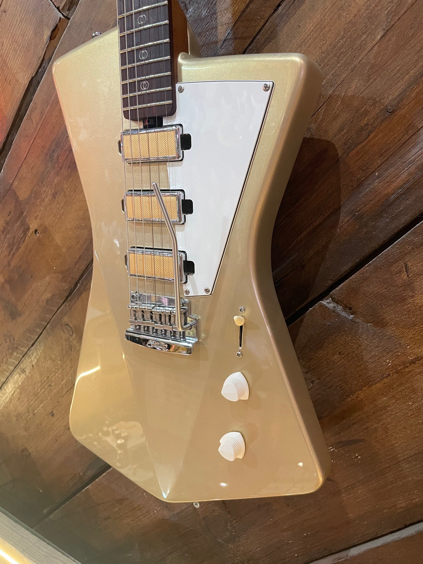 S/H Sterling By Music Man St Vincent Signature Goldie, Cashmere