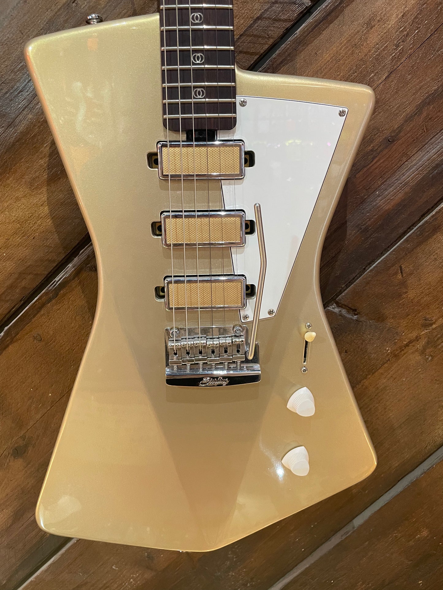 S/H Sterling By Music Man St Vincent Signature Goldie, Cashmere