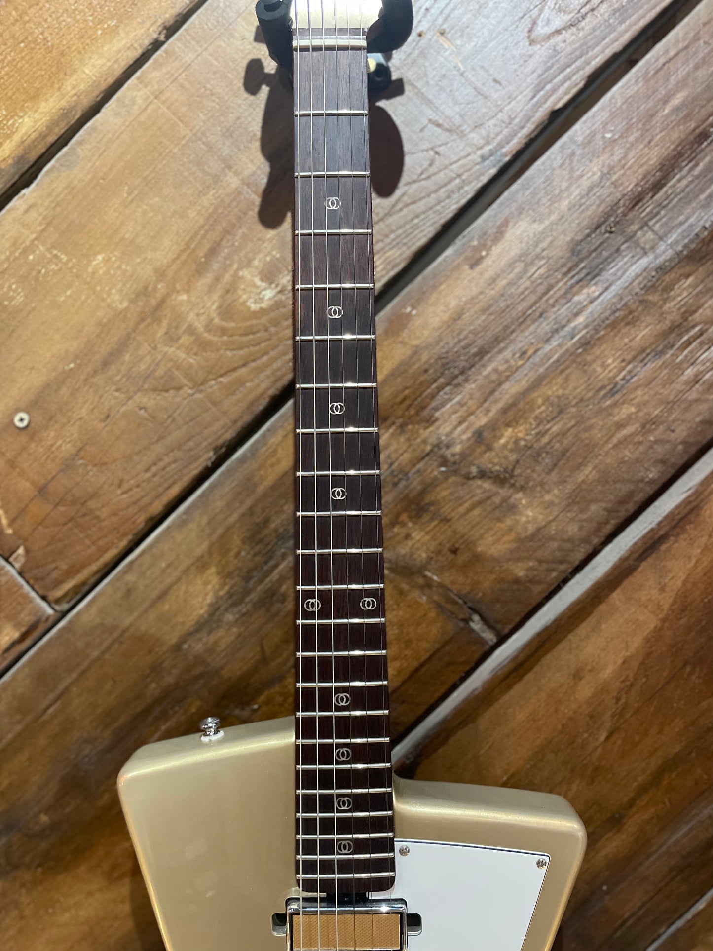 S/H Sterling By Music Man St Vincent Signature Goldie, Cashmere