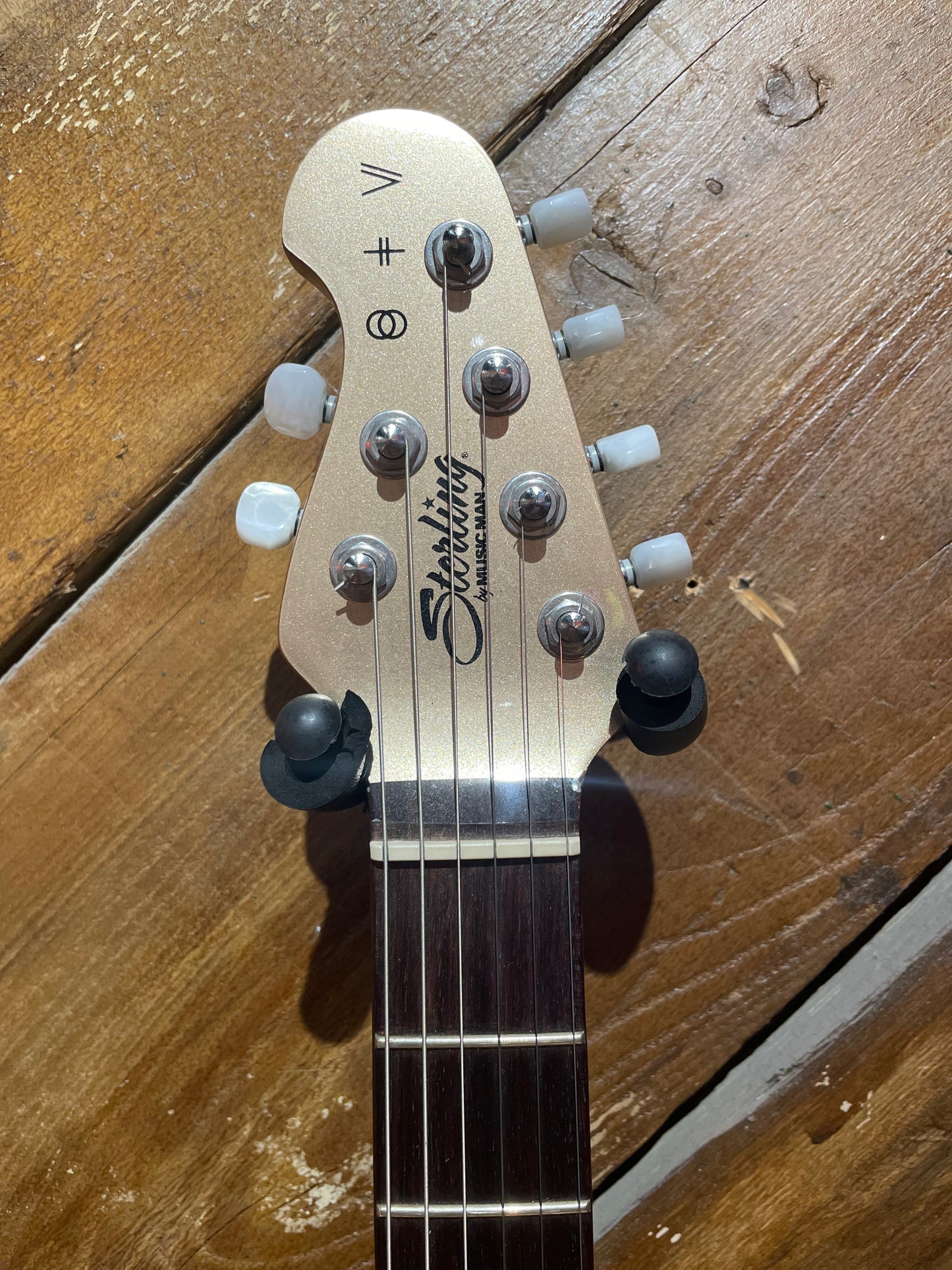 S/H Sterling By Music Man St Vincent Signature Goldie, Cashmere