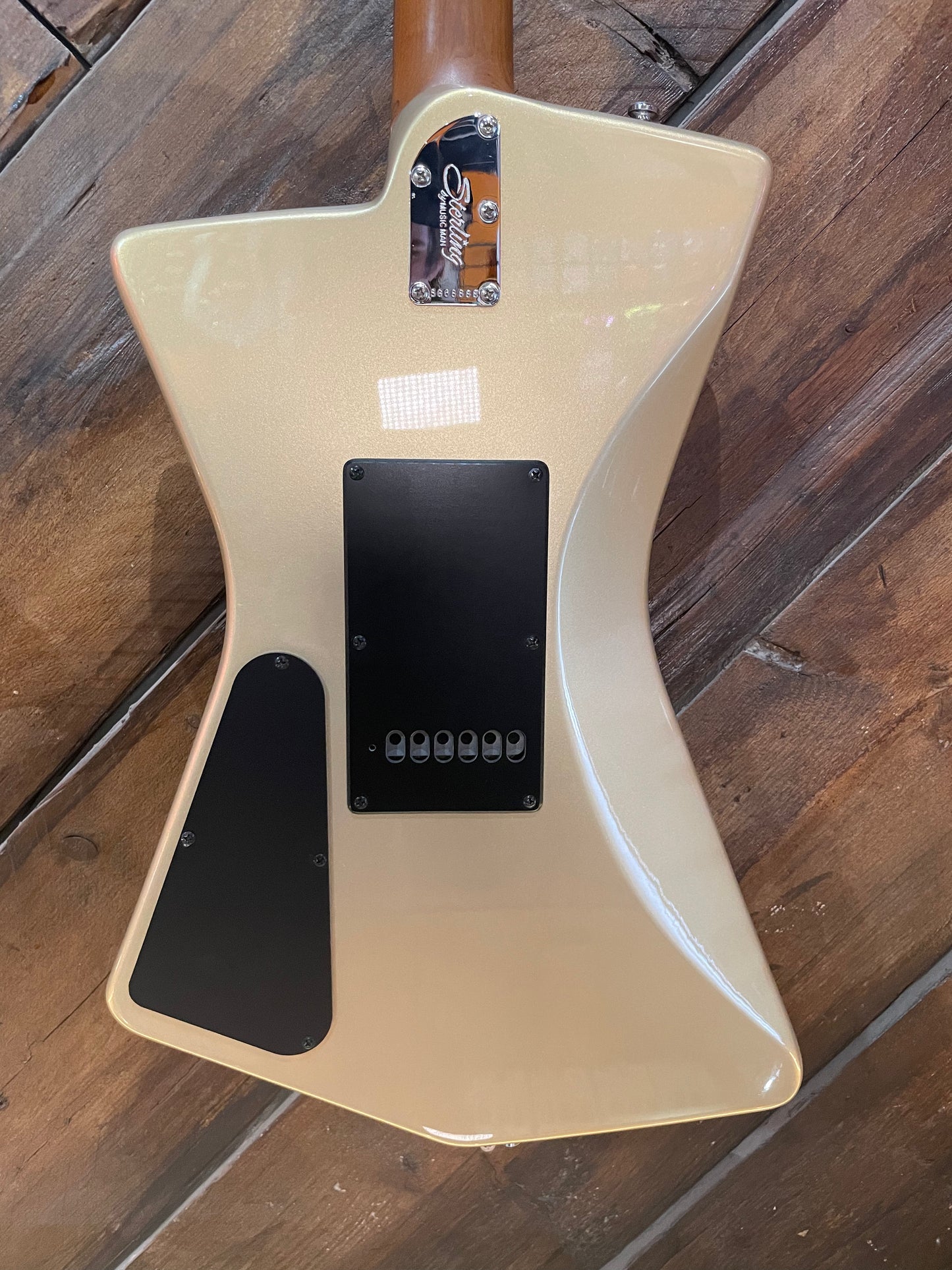 S/H Sterling By Music Man St Vincent Signature Goldie, Cashmere