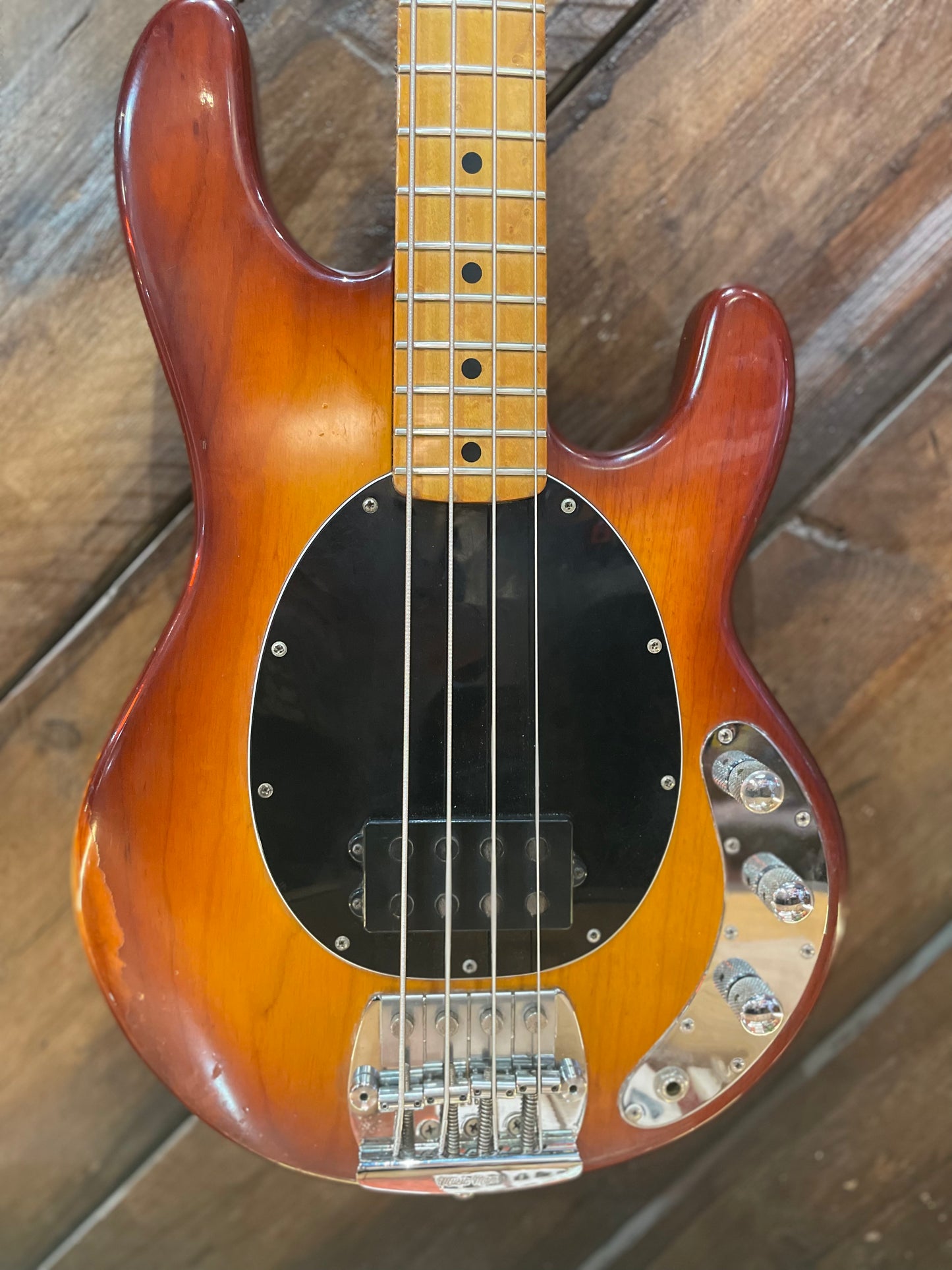 S/H 1989 Music Man Stingray, Honey Burst
