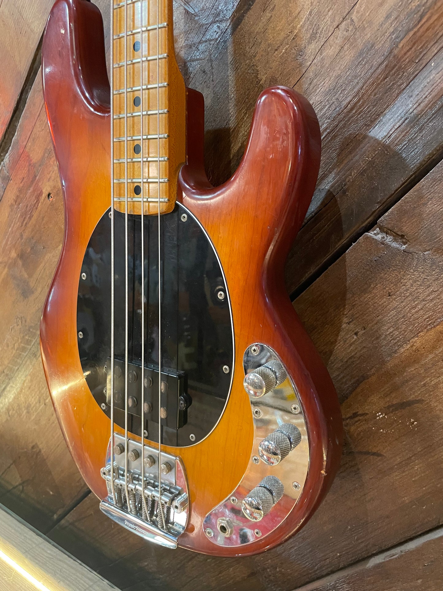 S/H 1989 Music Man Stingray, Honey Burst