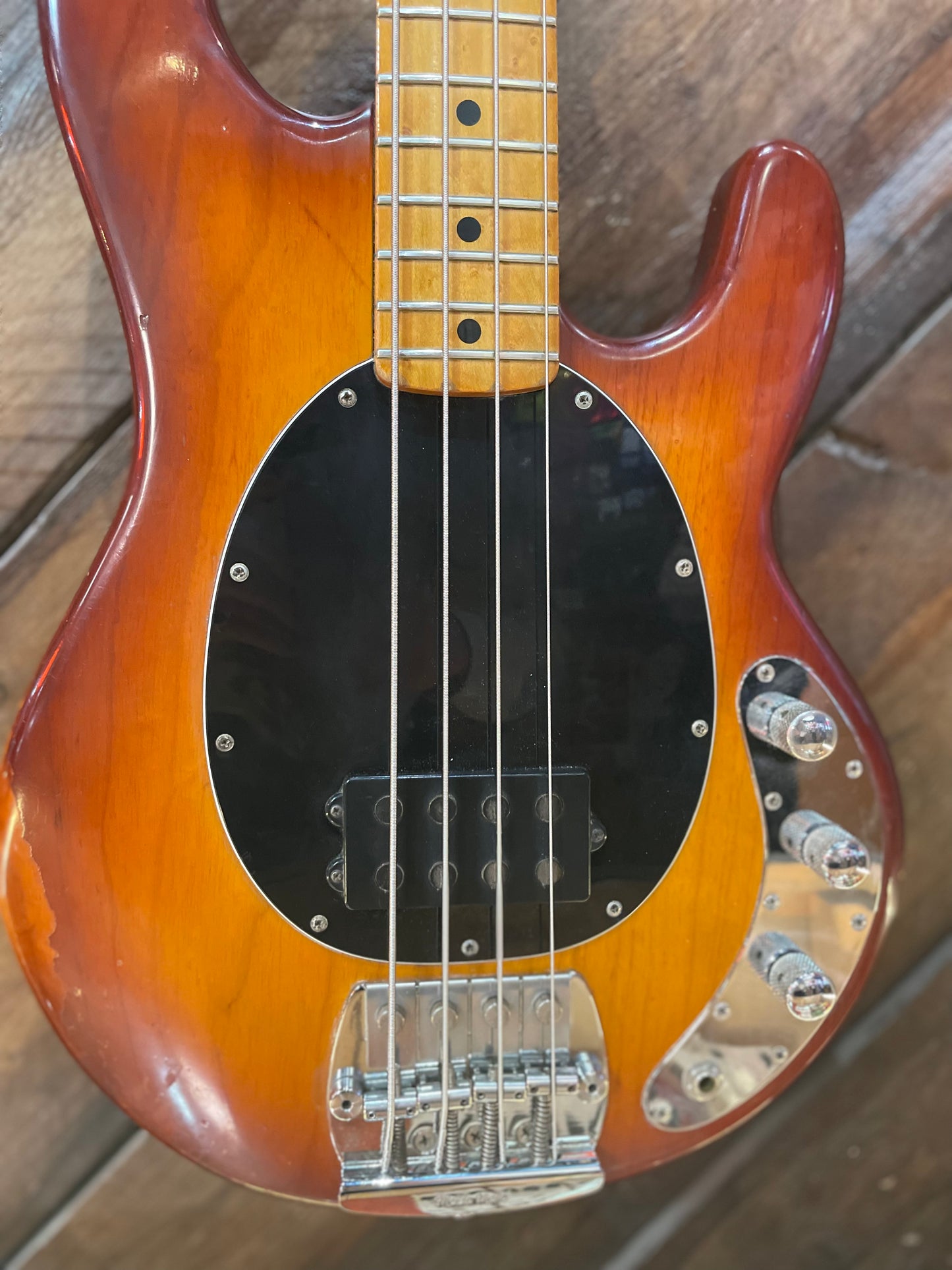 S/H 1989 Music Man Stingray, Honey Burst