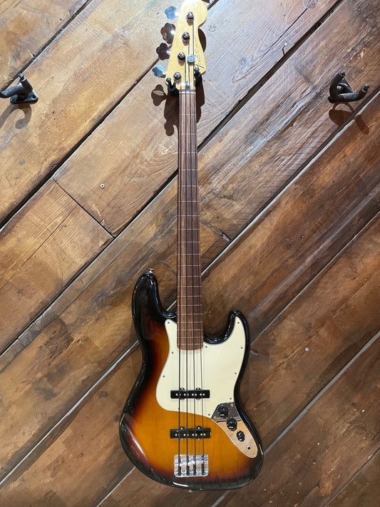 S/H 2012 Fender Mexican Standard Fretless Jazz Bass, Sunburst