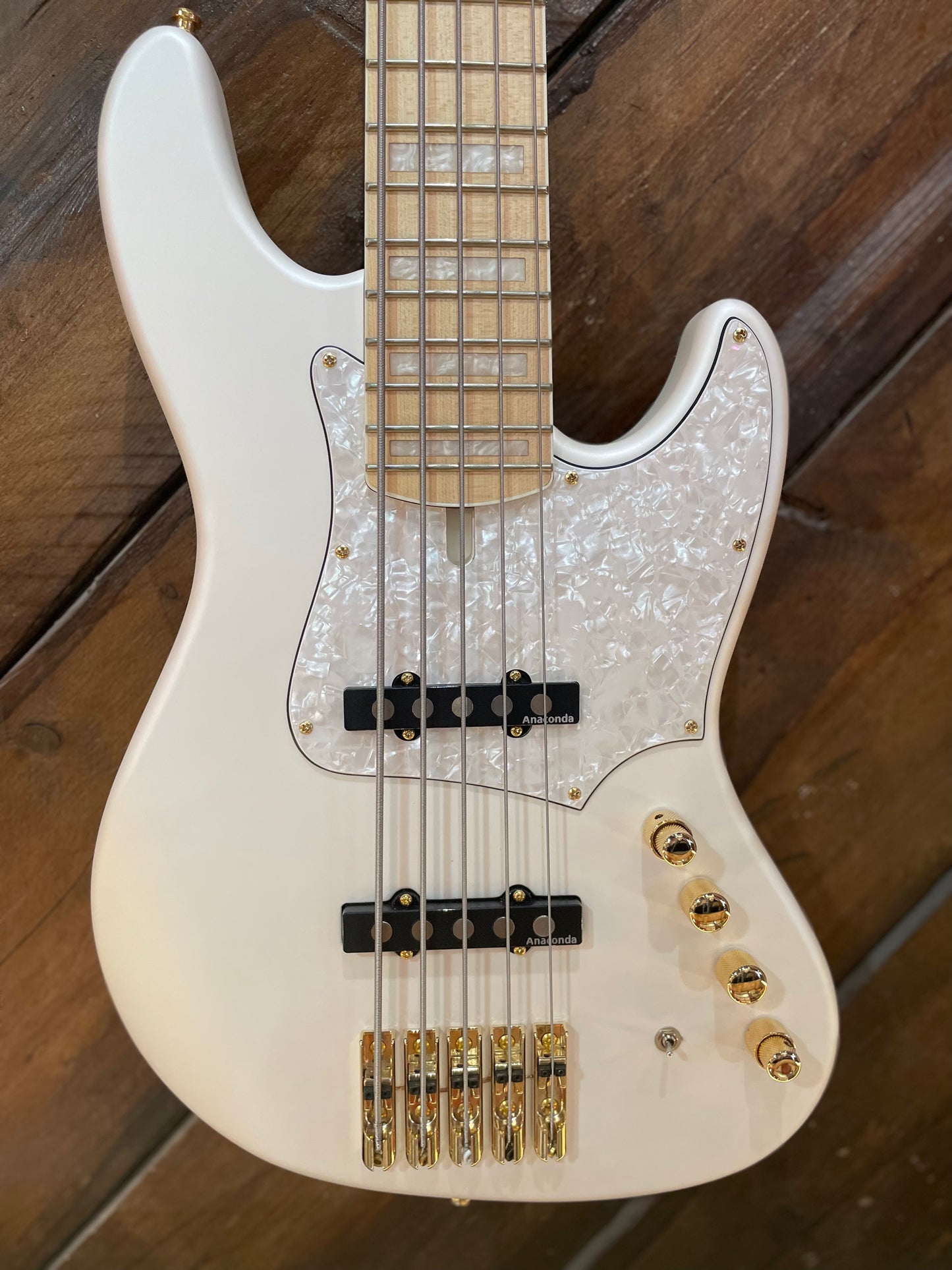 S/H 2022 Anaconda J5 Ultra Essence 5-String Electric Bass, Arctic White