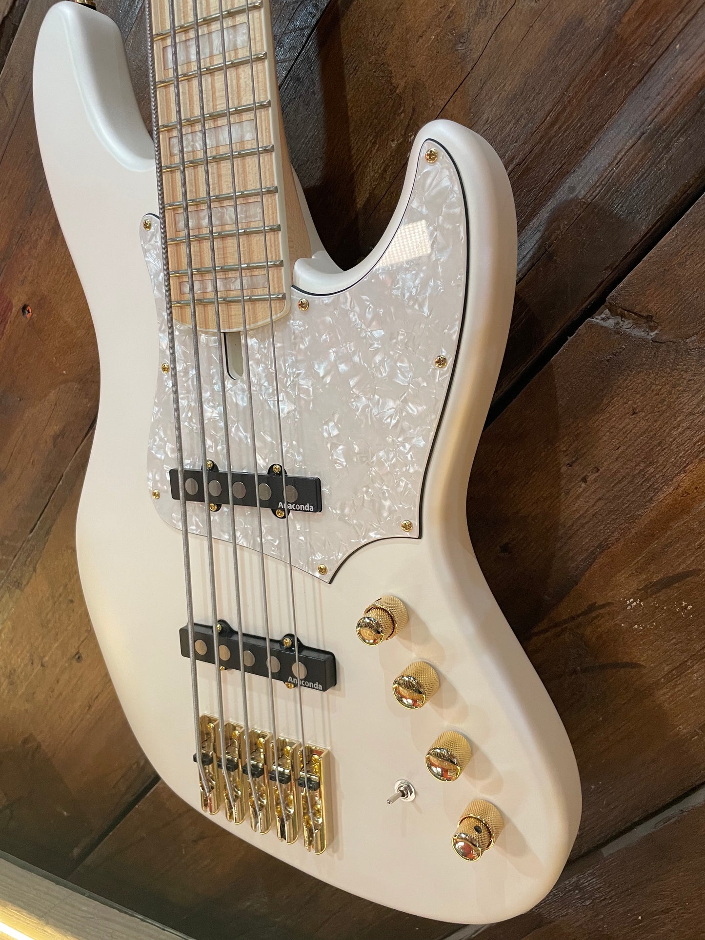 S/H 2022 Anaconda J5 Ultra Essence 5-String Electric Bass, Arctic White