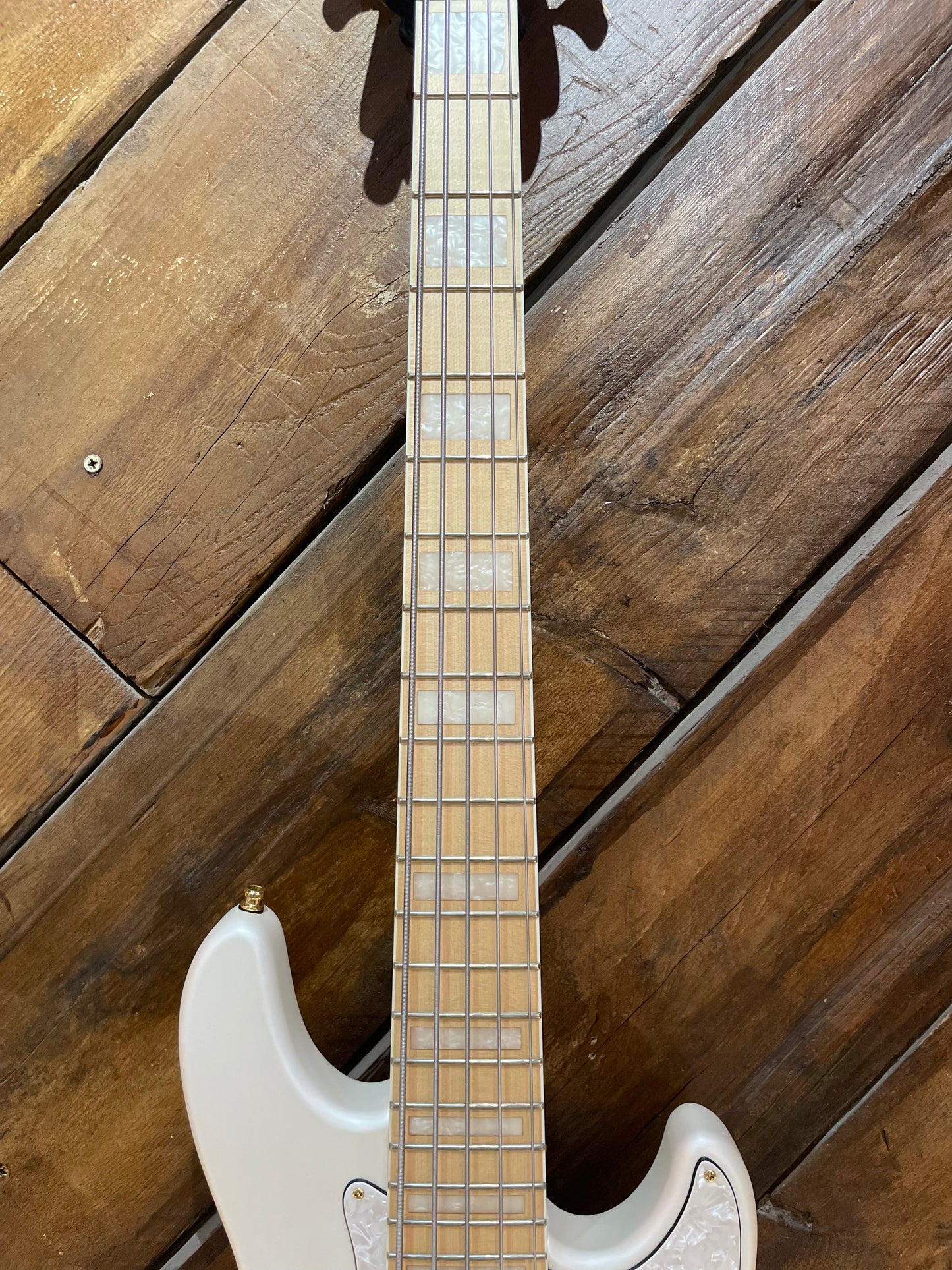 S/H 2022 Anaconda J5 Ultra Essence 5-String Electric Bass, Arctic White