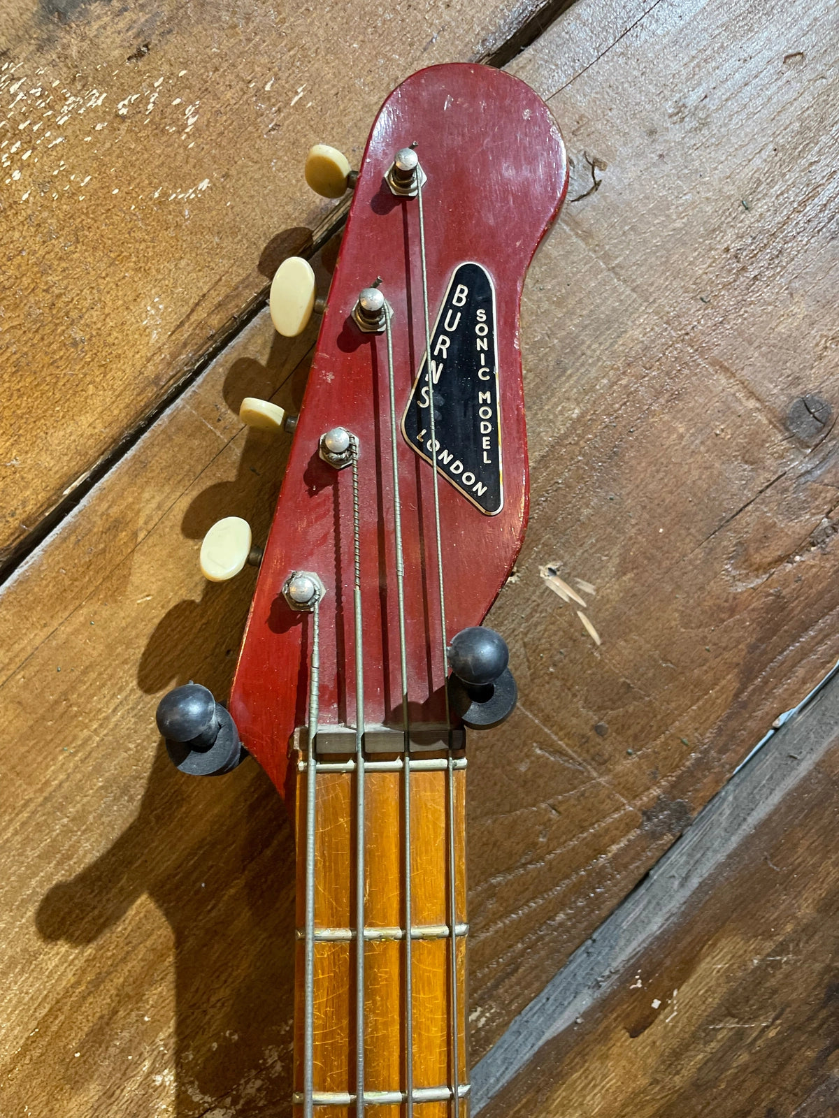 S/H 1963 Burns Sonic Short Scale Bass, Red