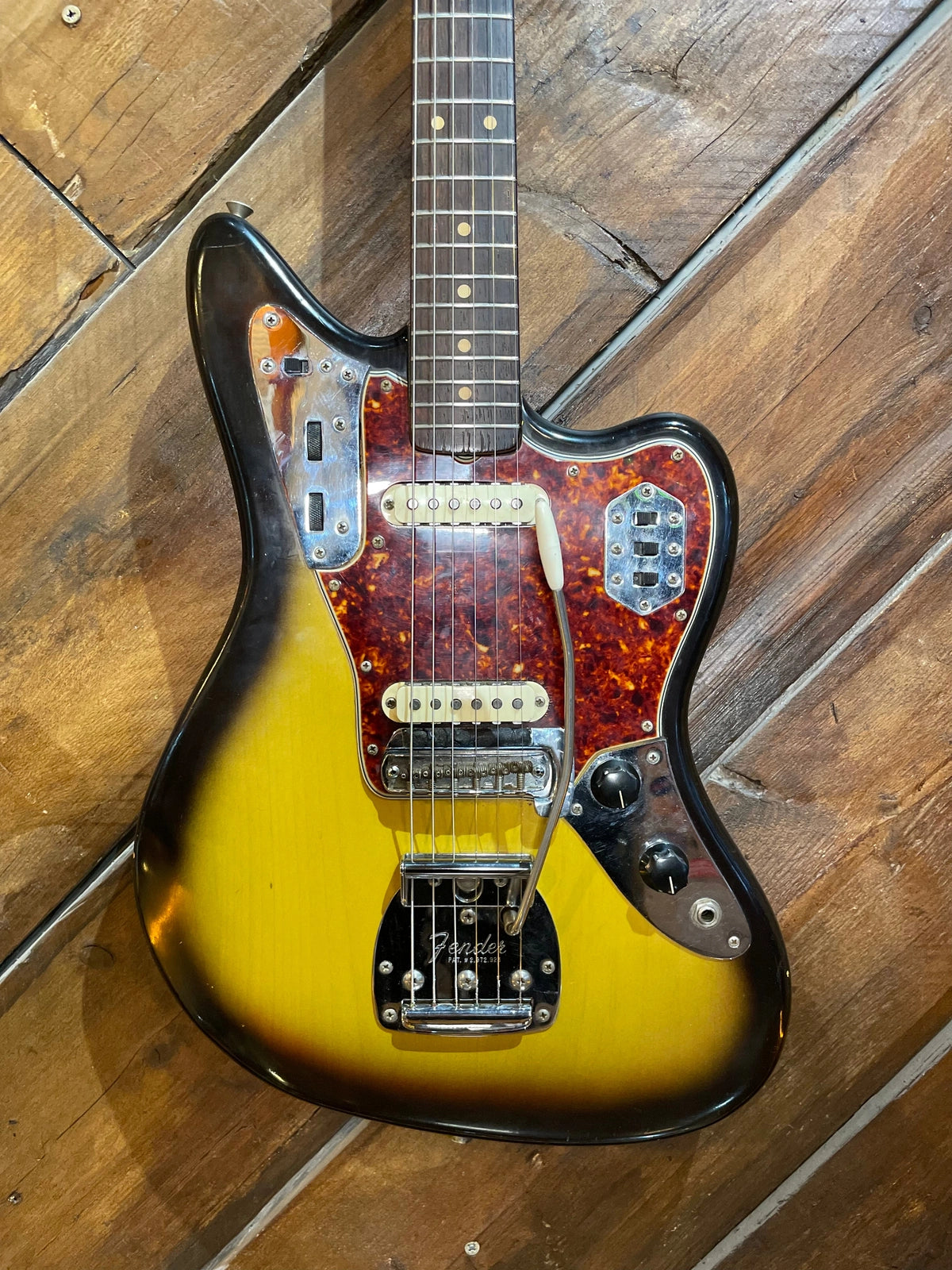 S/H 1964 Fender Jaguar, Three Tone Sunburst