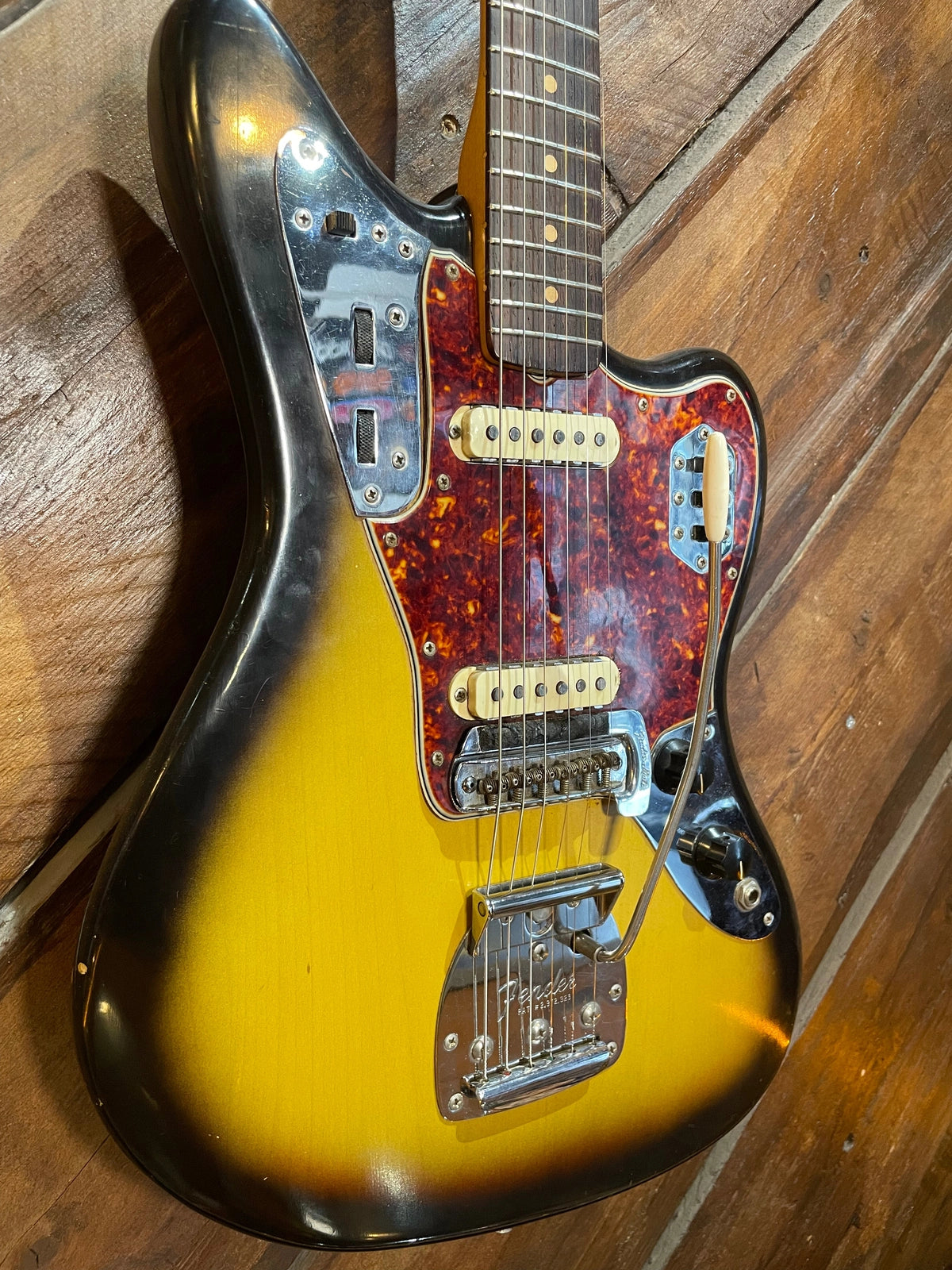 S/H 1964 Fender Jaguar, Three Tone Sunburst