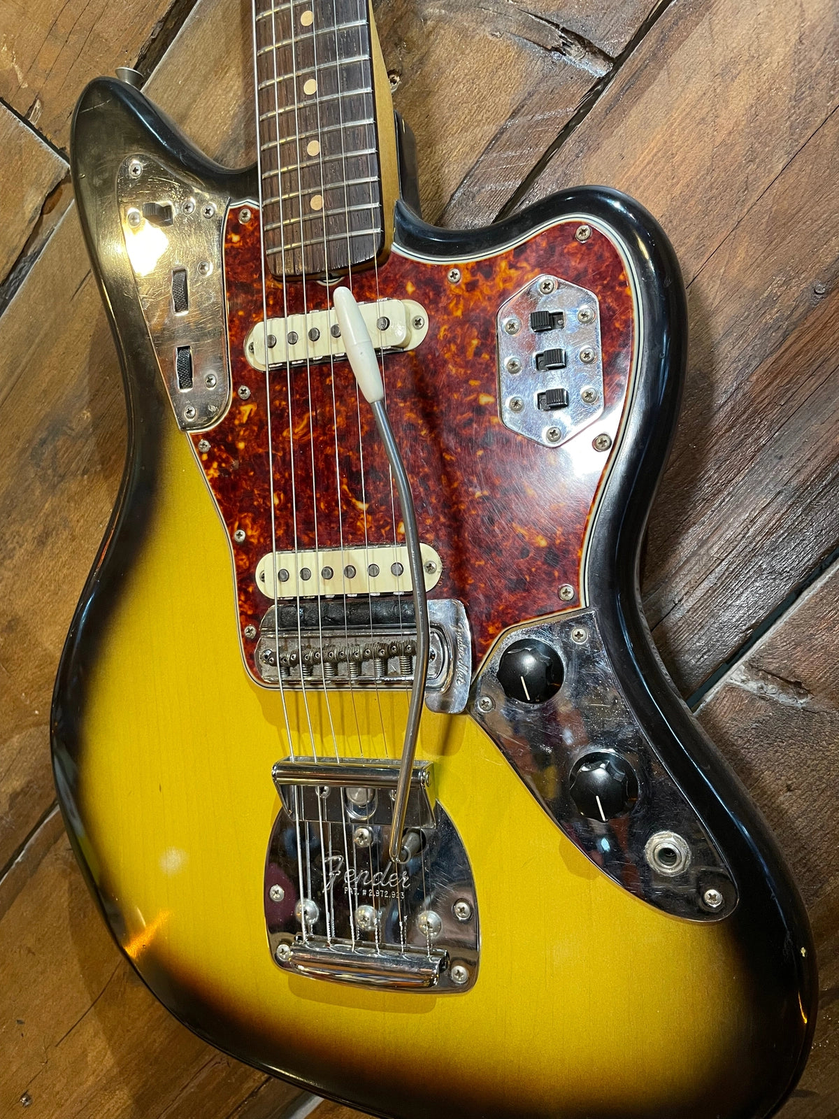 S/H 1964 Fender Jaguar, Three Tone Sunburst