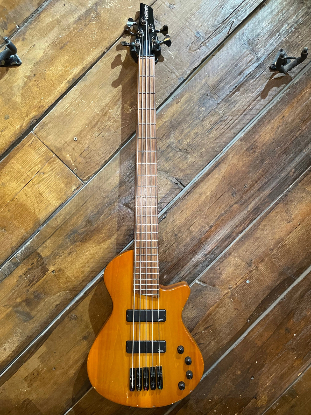 S/H Veillette USA Custom Paris V, 5 String Bass