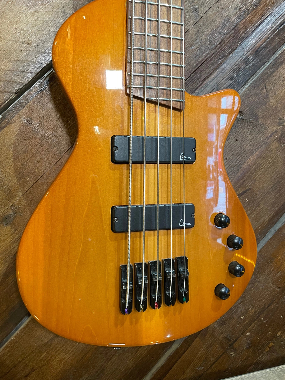 S/H Veillette USA Custom Paris V, 5 String Bass