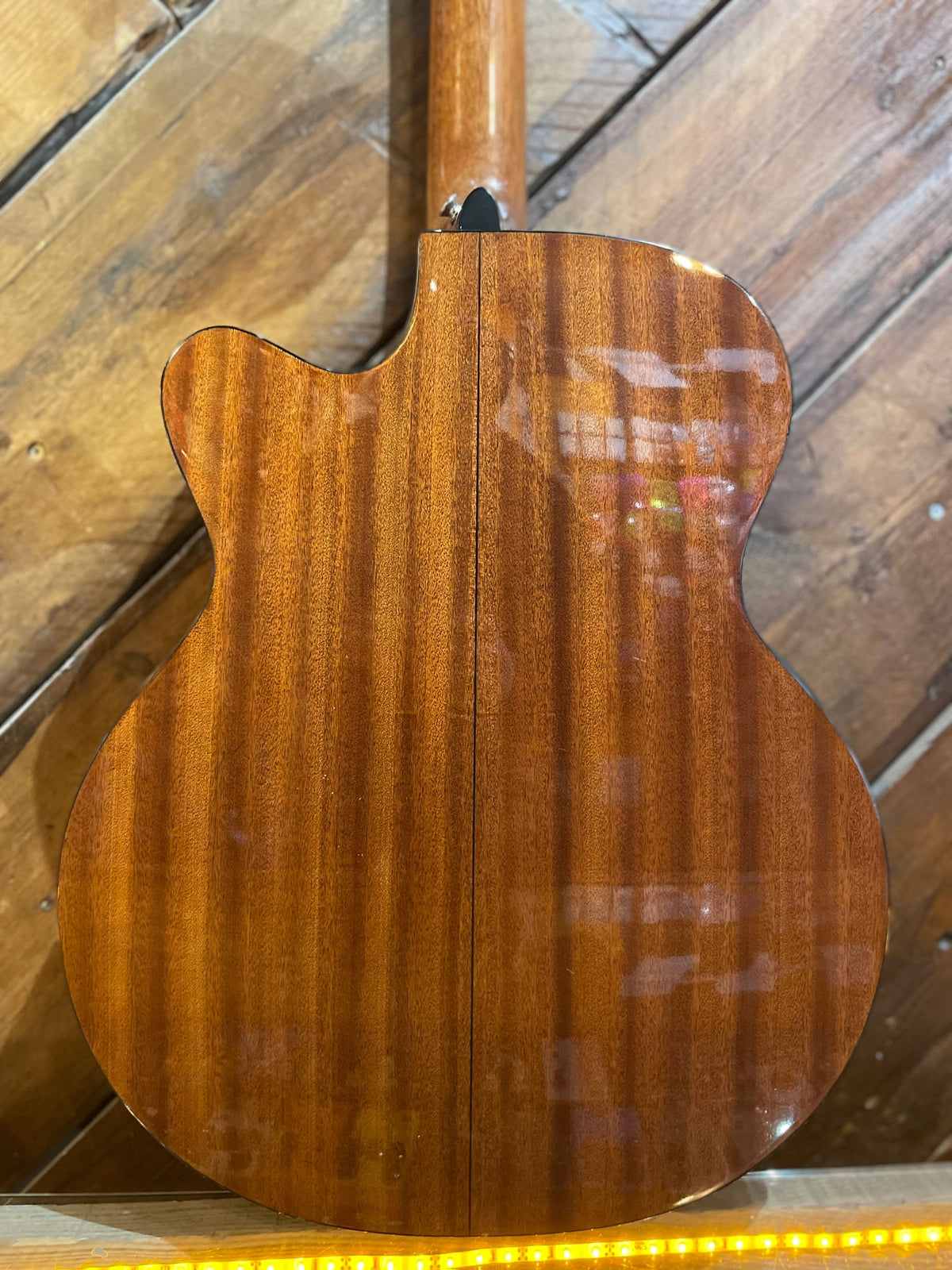S/H Boulder Creek EBRI-TB V Fretless Acoustic Bass