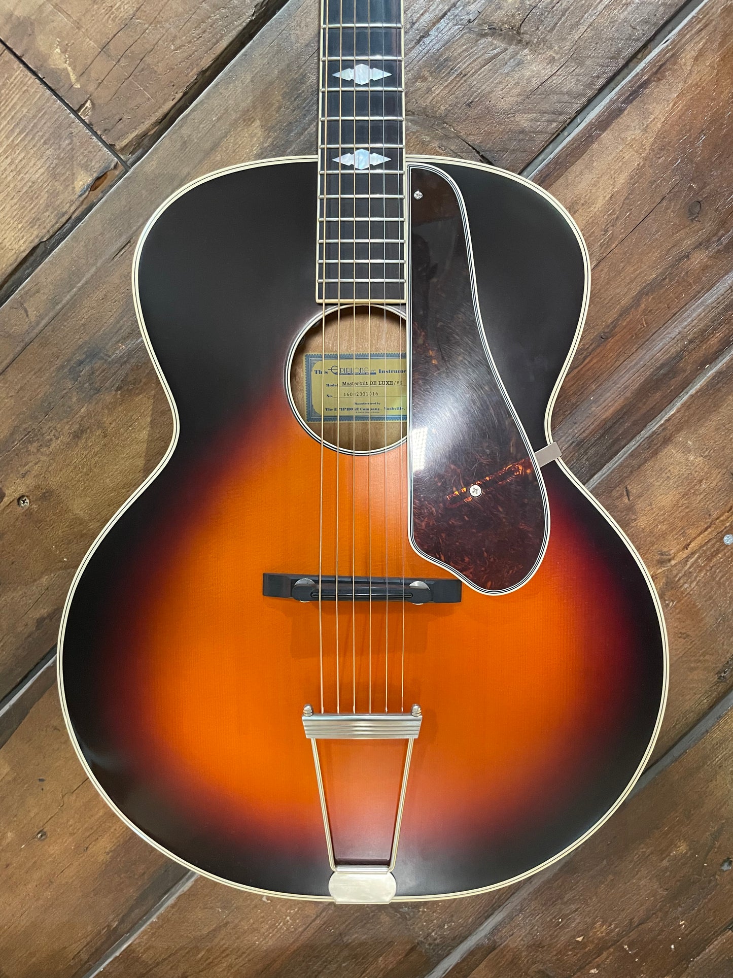 S/H Epiphone Masterbilt De Luxe Round Hole Electro-Acoustic Guitar, Vintage Sunburst