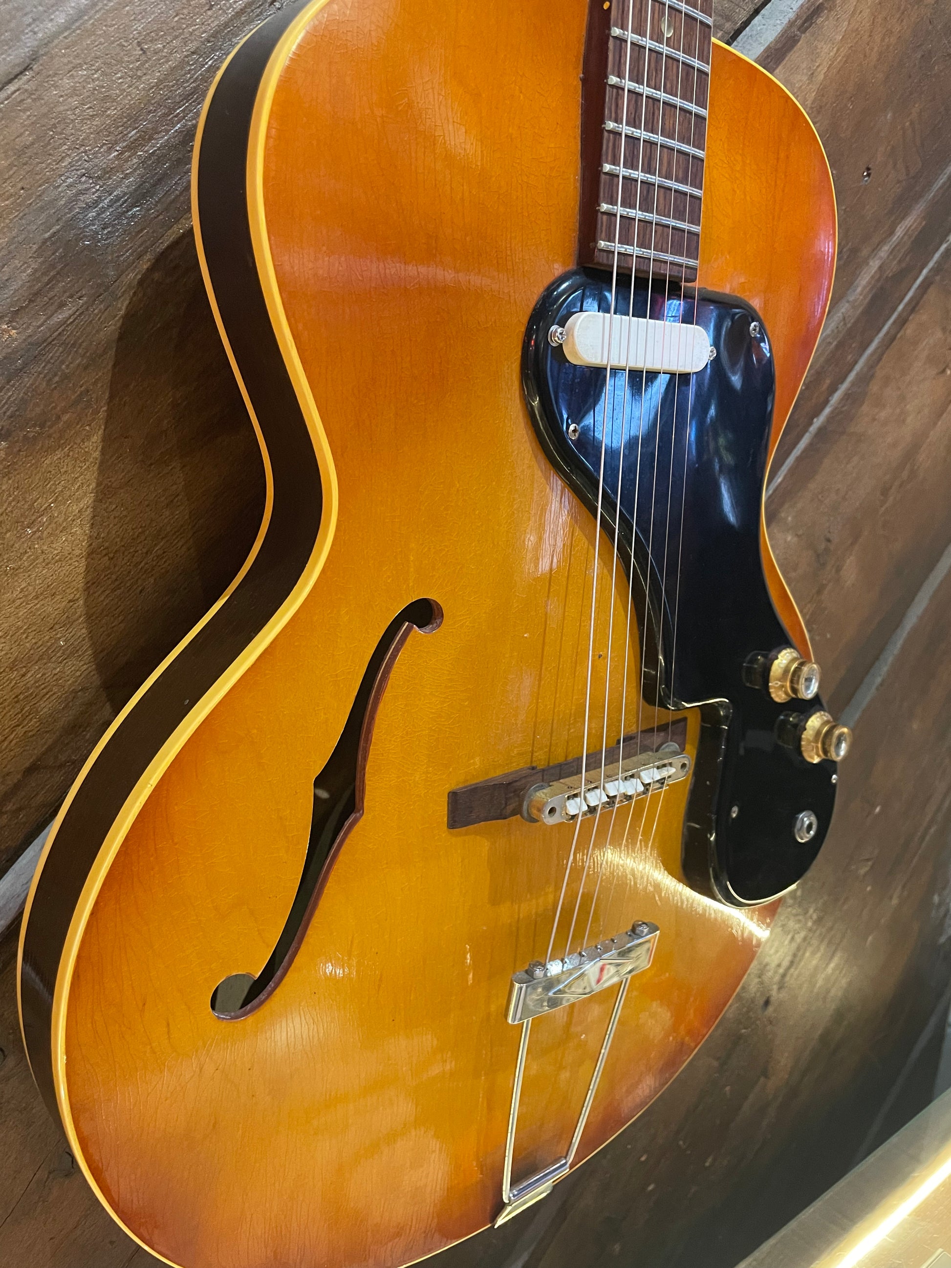 S/H 1966 Gibson ES-120T, Sunburst