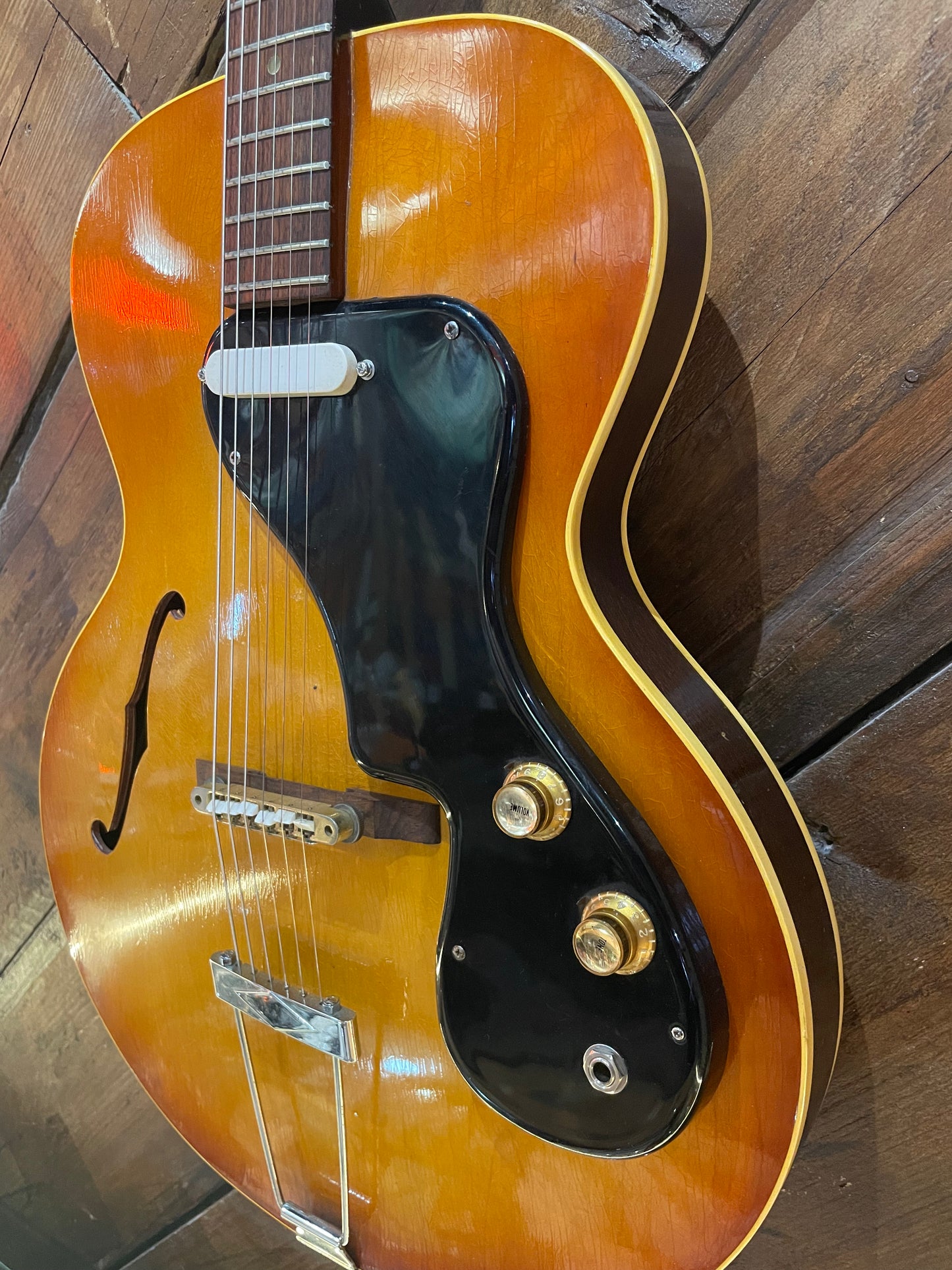 S/H 1966 Gibson ES-120T, Sunburst