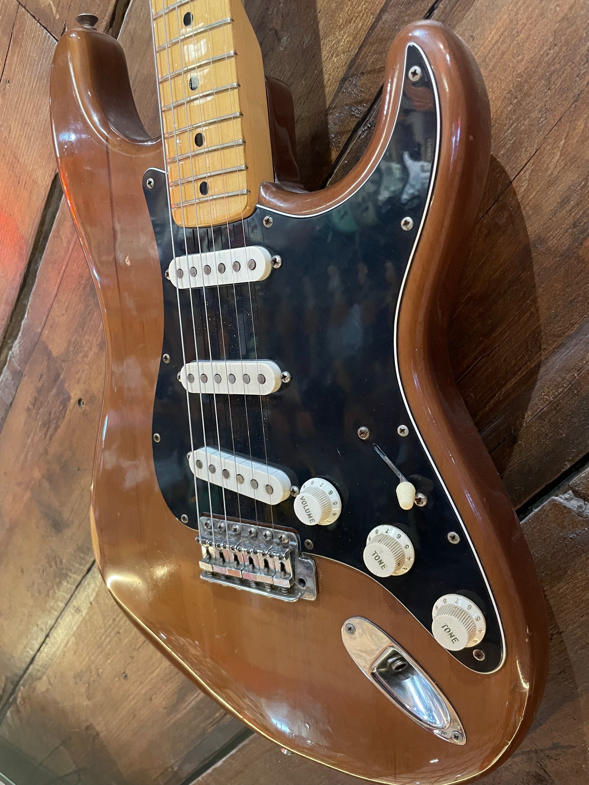 S/H 1975 Fender Stratocaster, Mocha
