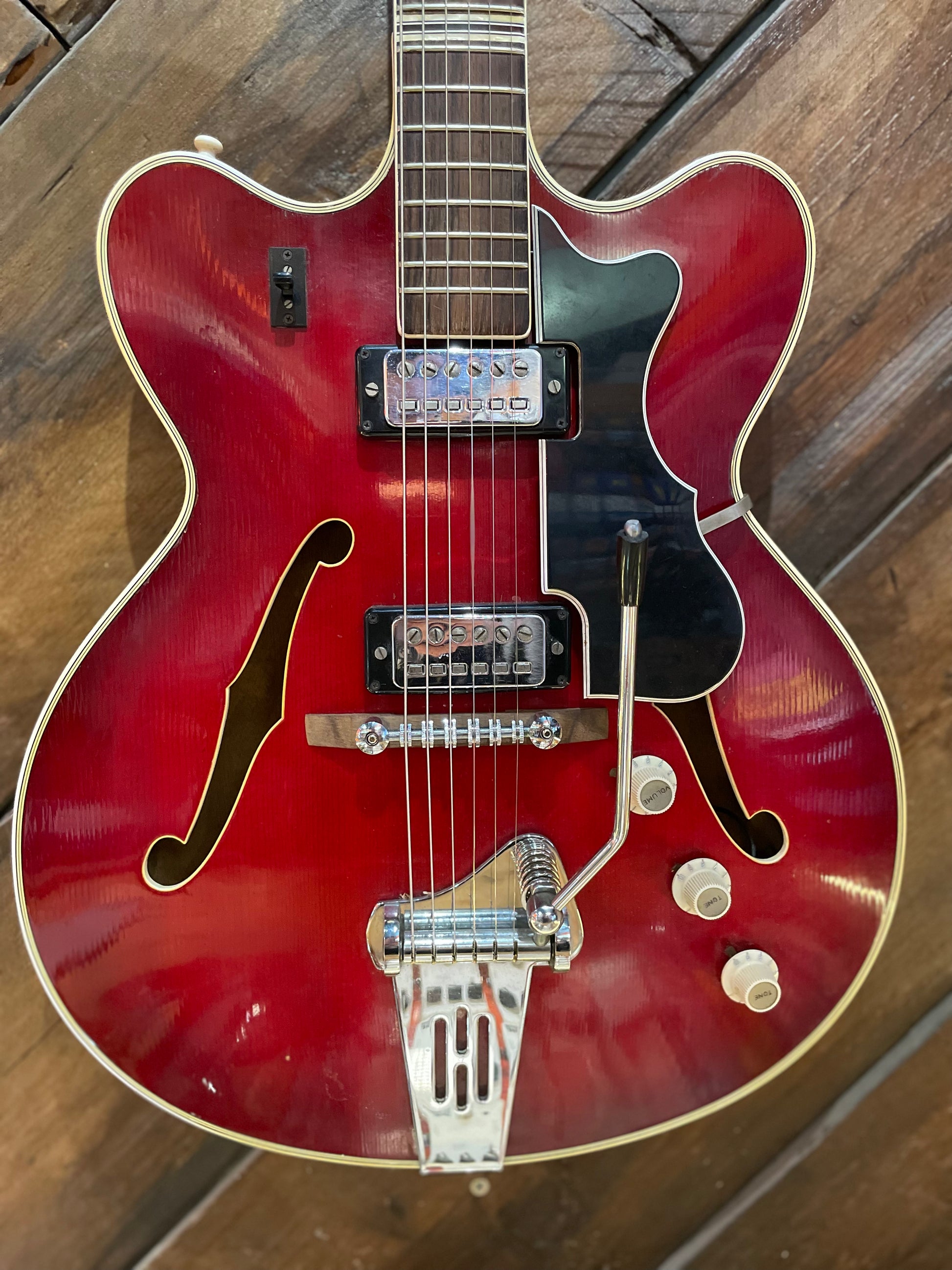 S/H 1960s Hofner Verythin Hollow-Body Electric Guitar, Cherry Red