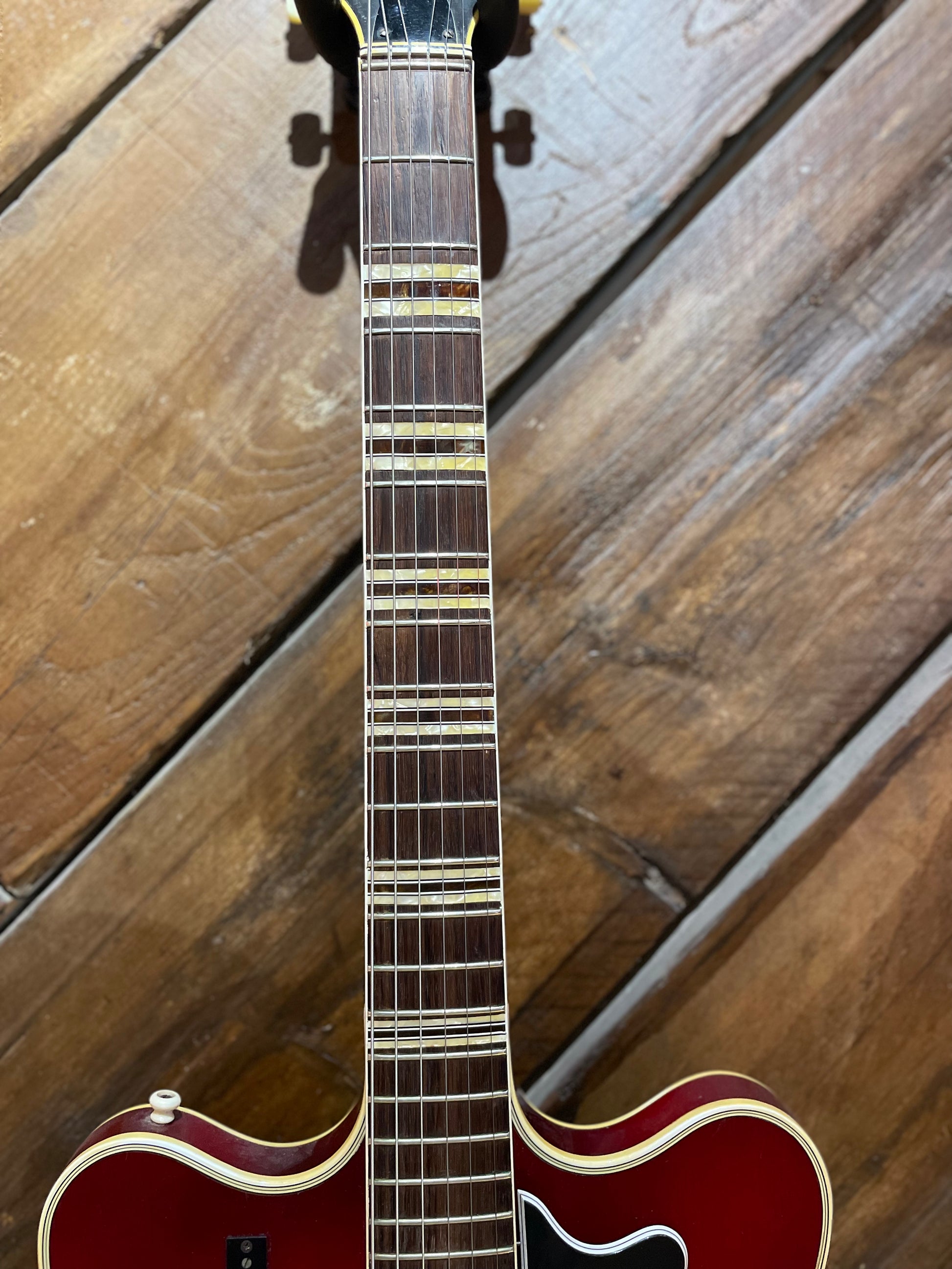 S/H 1960s Hofner Verythin Hollow-Body Electric Guitar, Cherry Red
