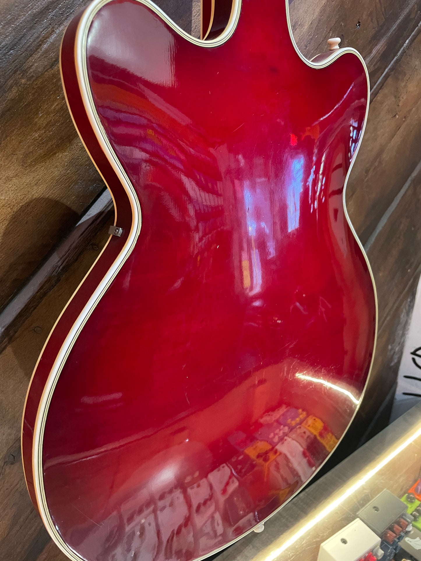 S/H 1960s Hofner Verythin Hollow-Body Electric Guitar, Cherry Red