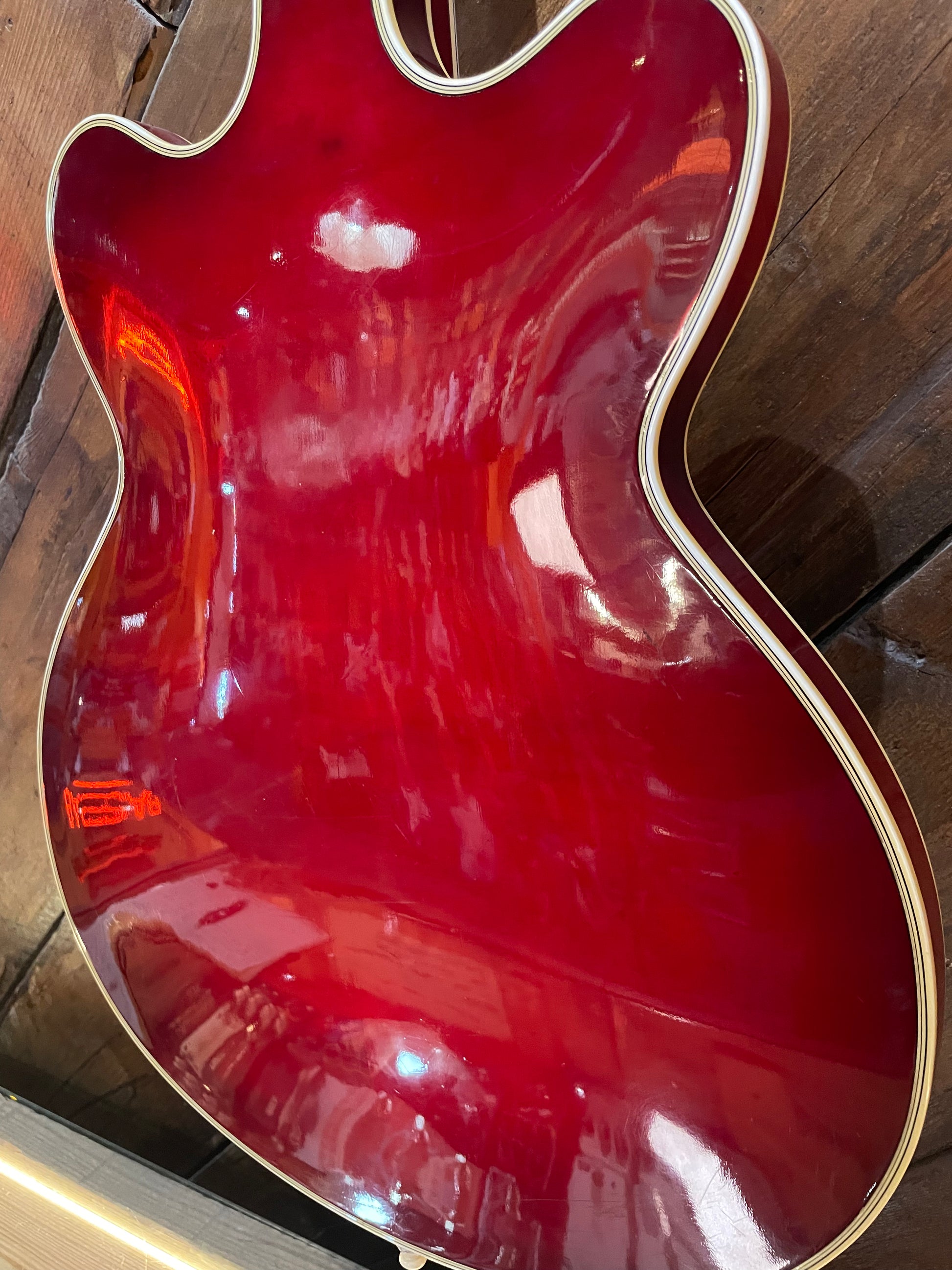 S/H 1960s Hofner Verythin Hollow-Body Electric Guitar, Cherry Red