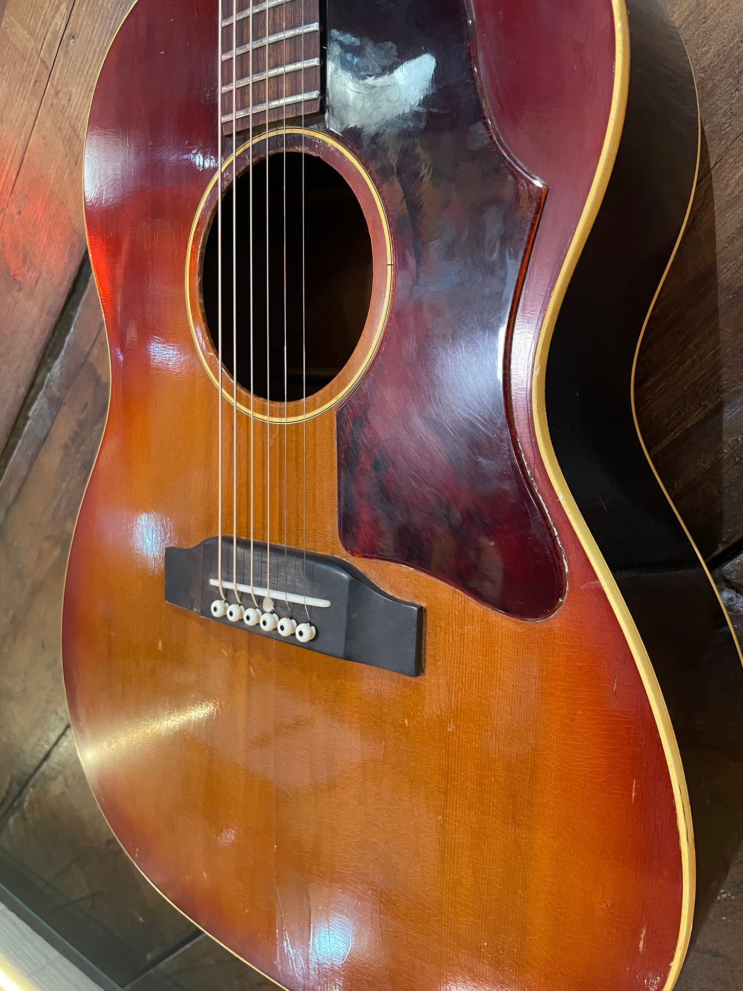 S/H 1966 Gibson LG-1 Acoustic Guitar, Sunburst