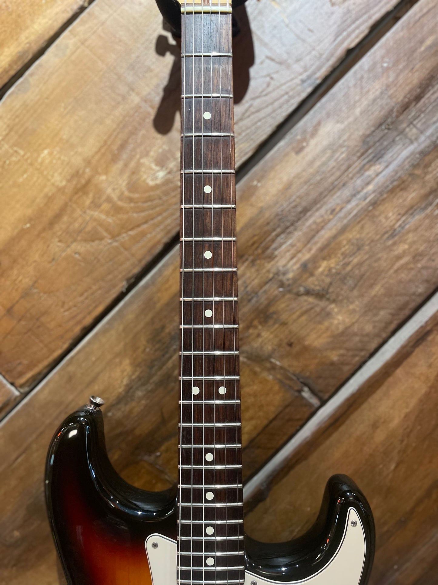 S/H 2005 Fender American Series Stratocaster Hard Tail, Three Tone Sunburst