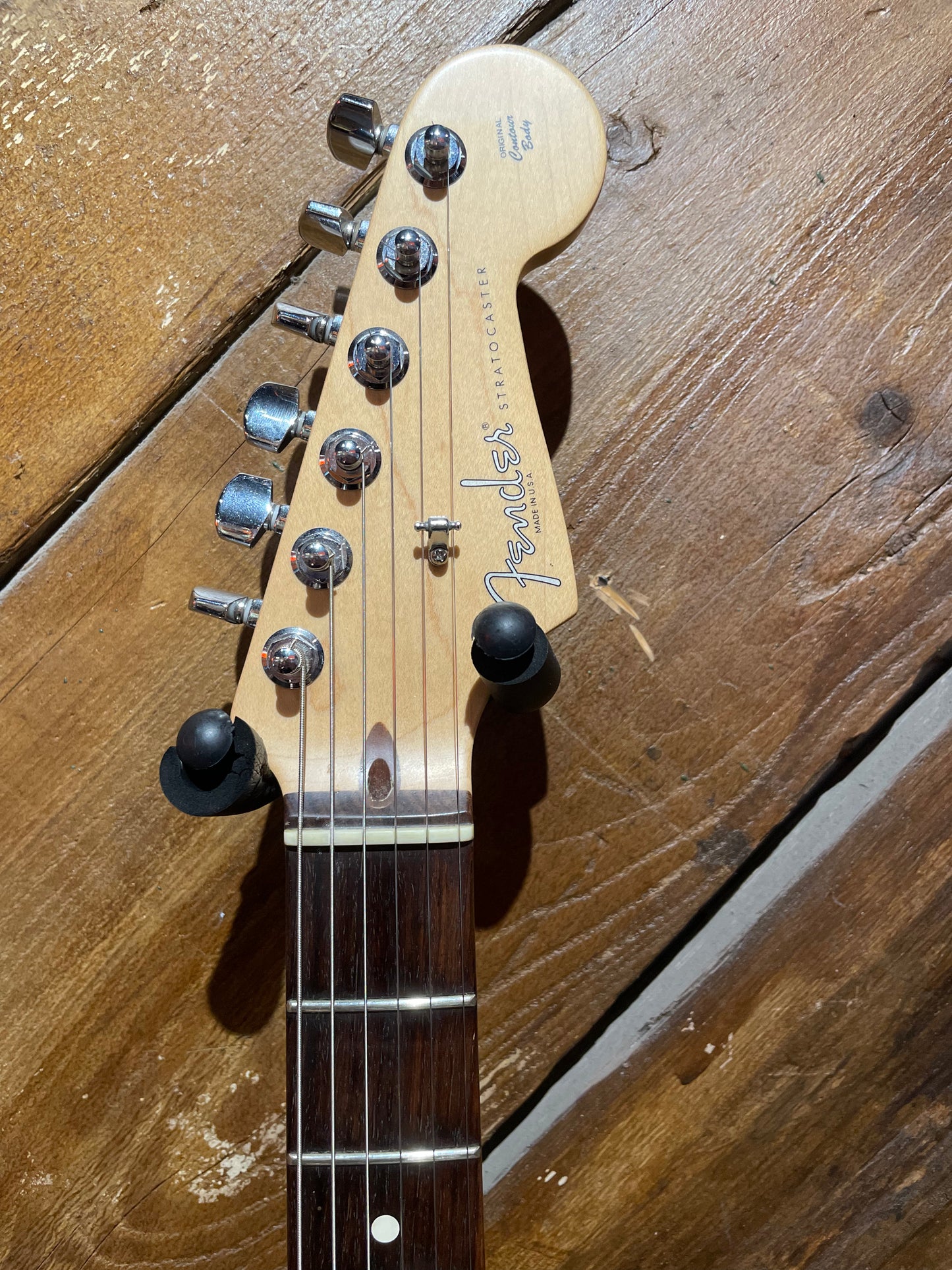 S/H 2005 Fender American Series Stratocaster Hard Tail, Three Tone Sunburst