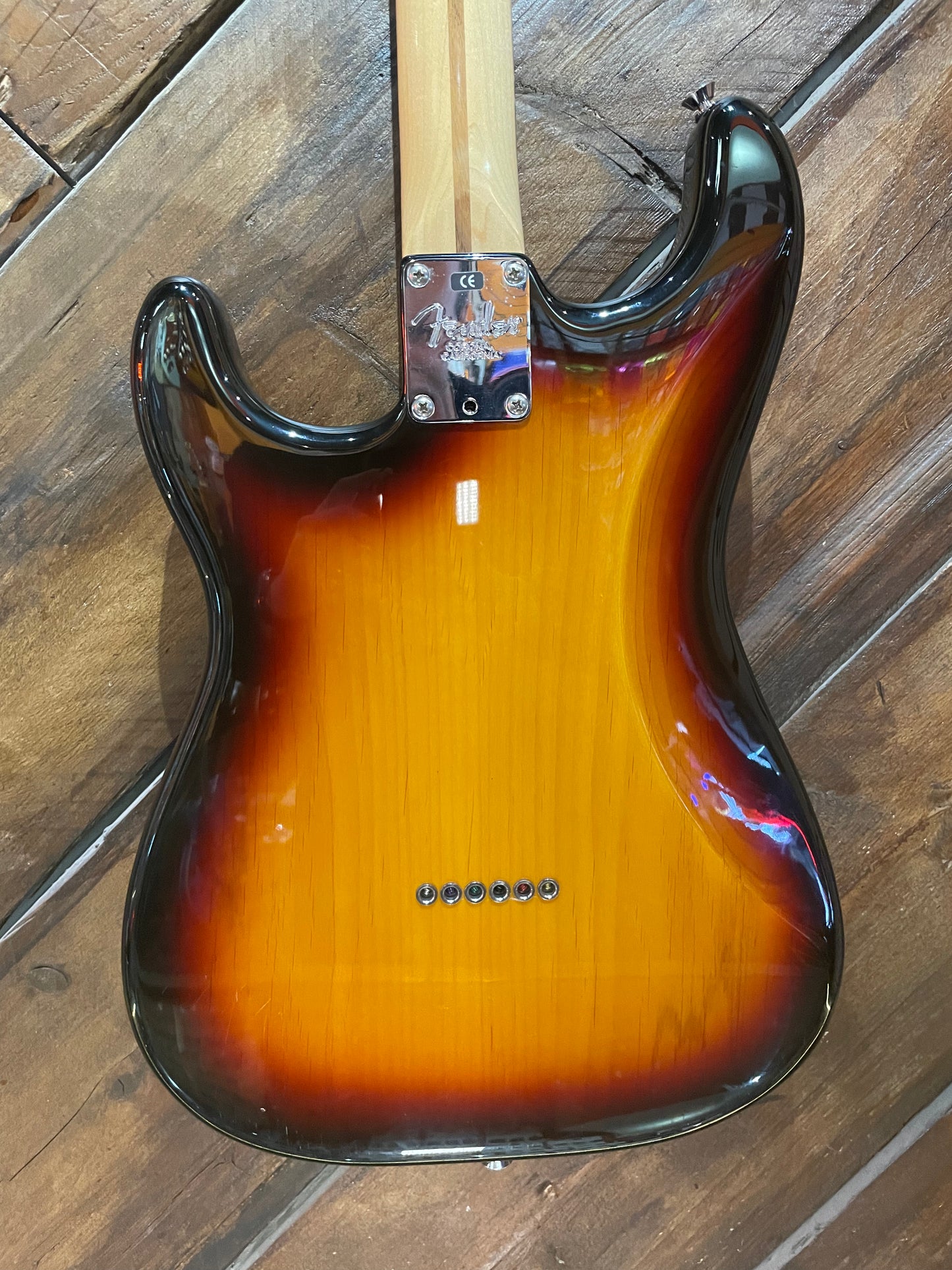 S/H 2005 Fender American Series Stratocaster Hard Tail, Three Tone Sunburst